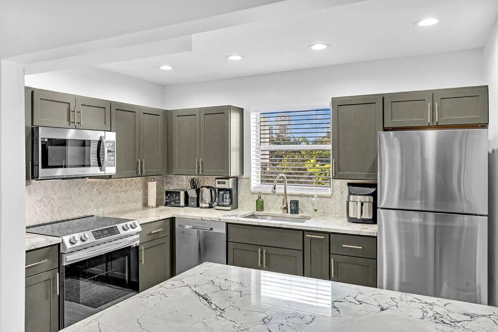 One Bedroom Steps Away From The Beach! view 4