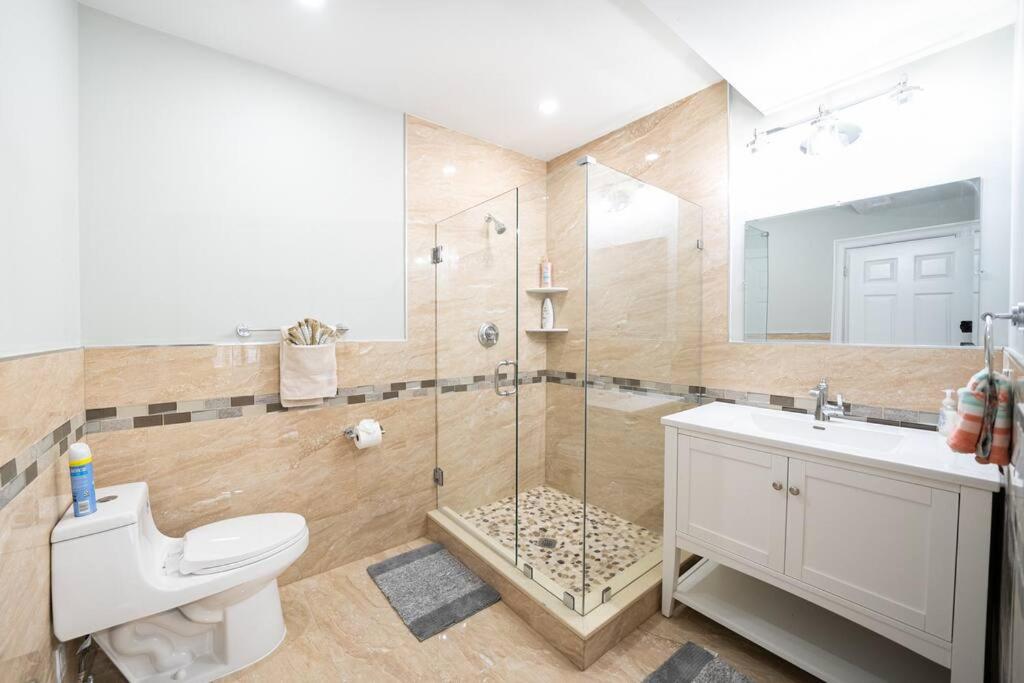 40 - 4BR Lakeview - Lakeside retreat near GJK View view 3