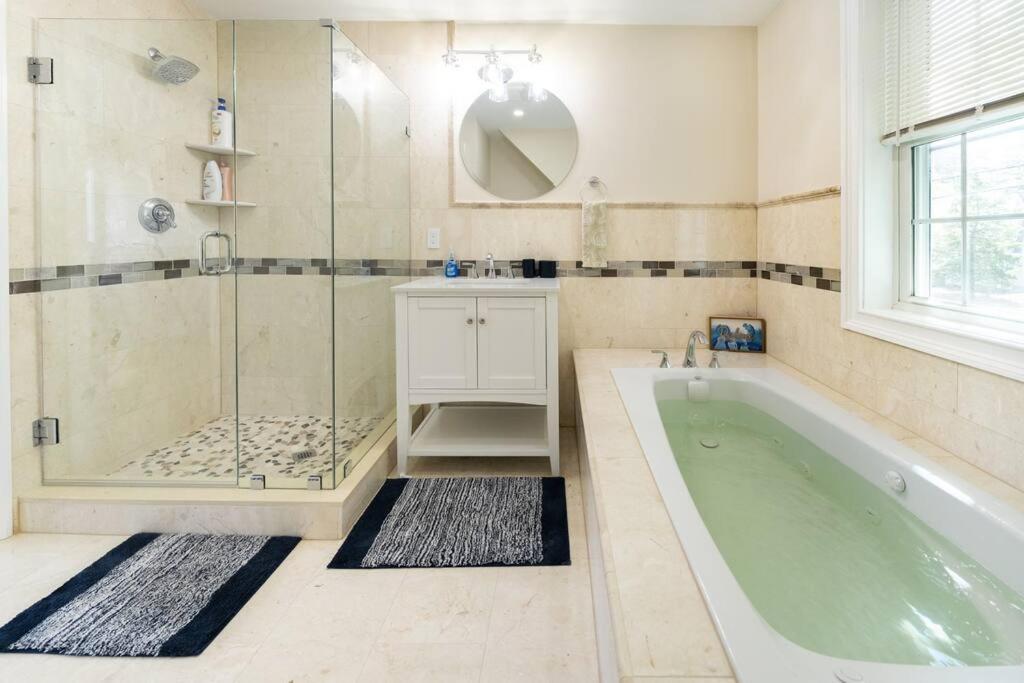 40 - 4BR Lakeview - Lakeside retreat near GJK View view 4