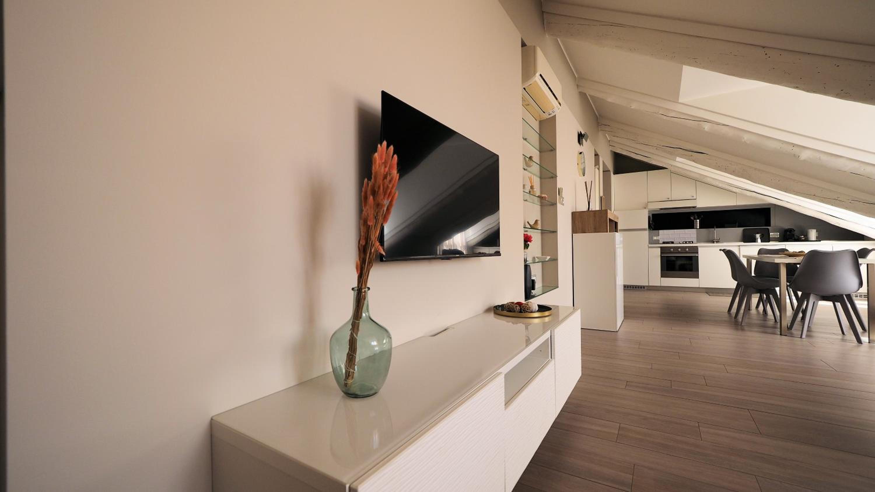 White Note Apartment