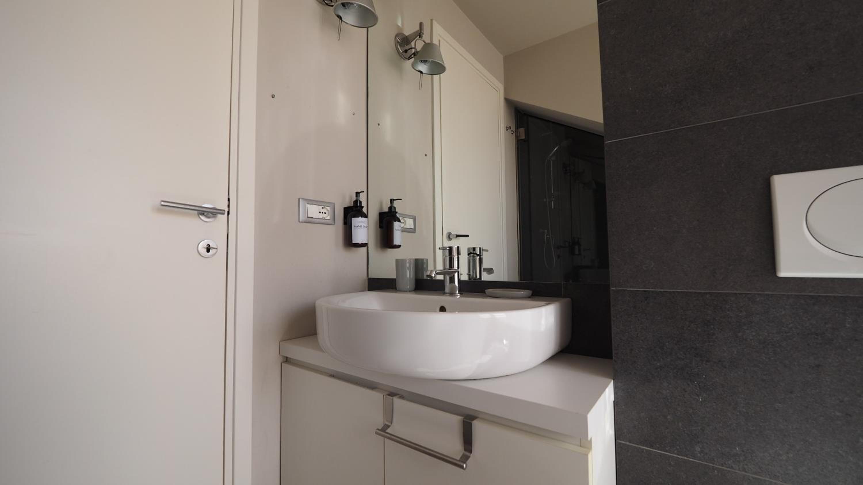 White Note Apartment