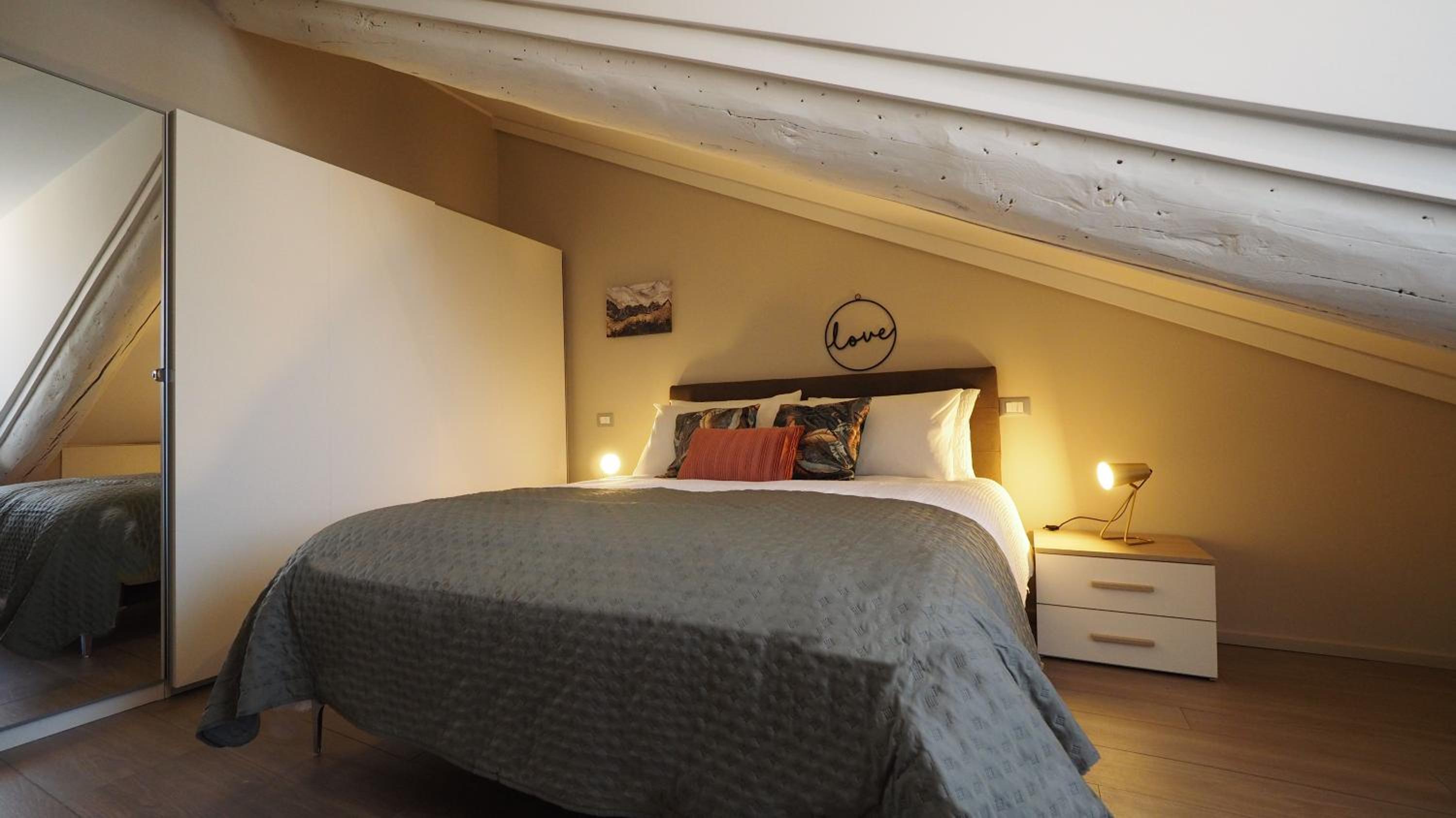 White Note Apartment