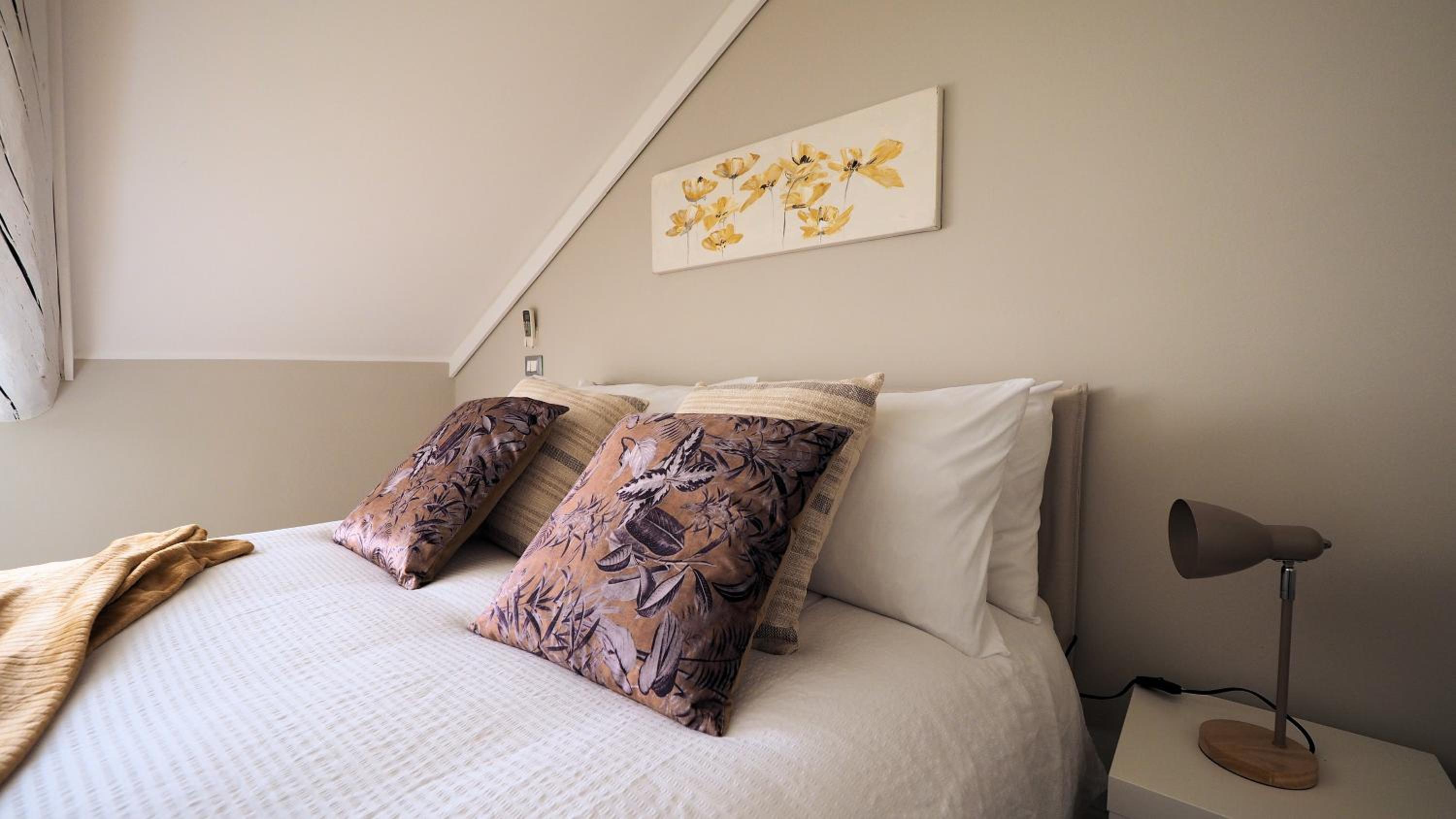 White Note Apartment