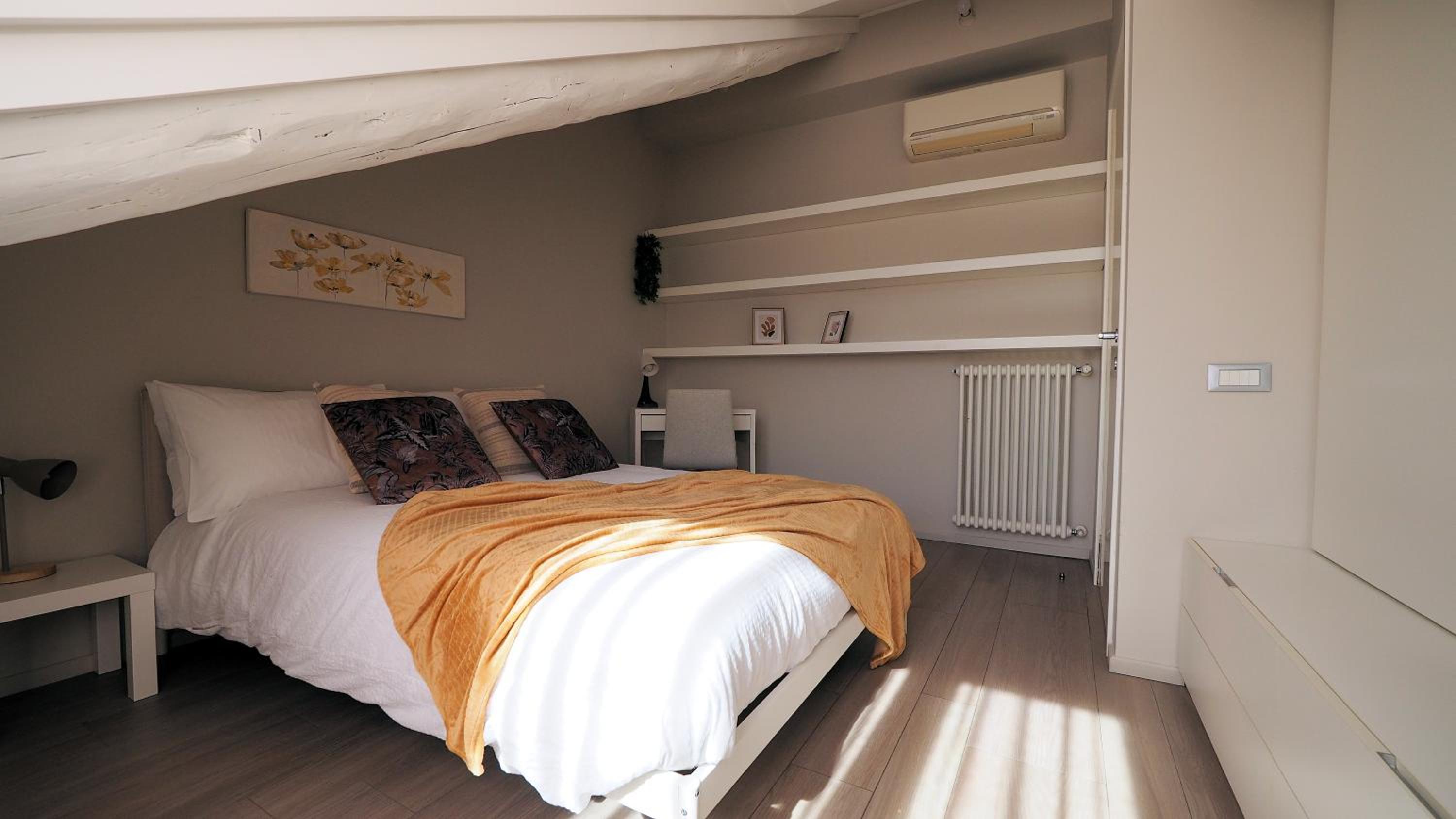 White Note Apartment