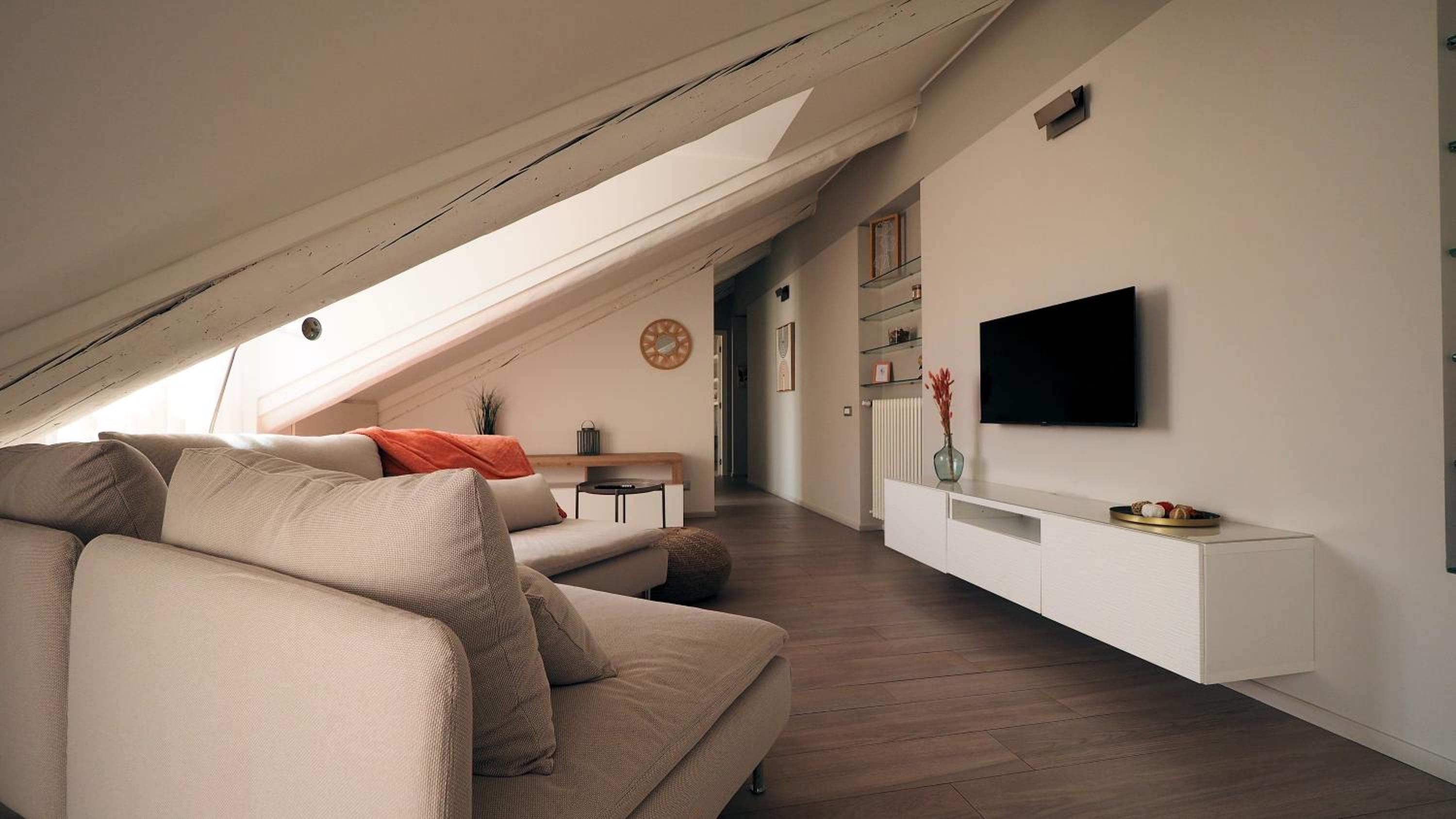 White Note Apartment