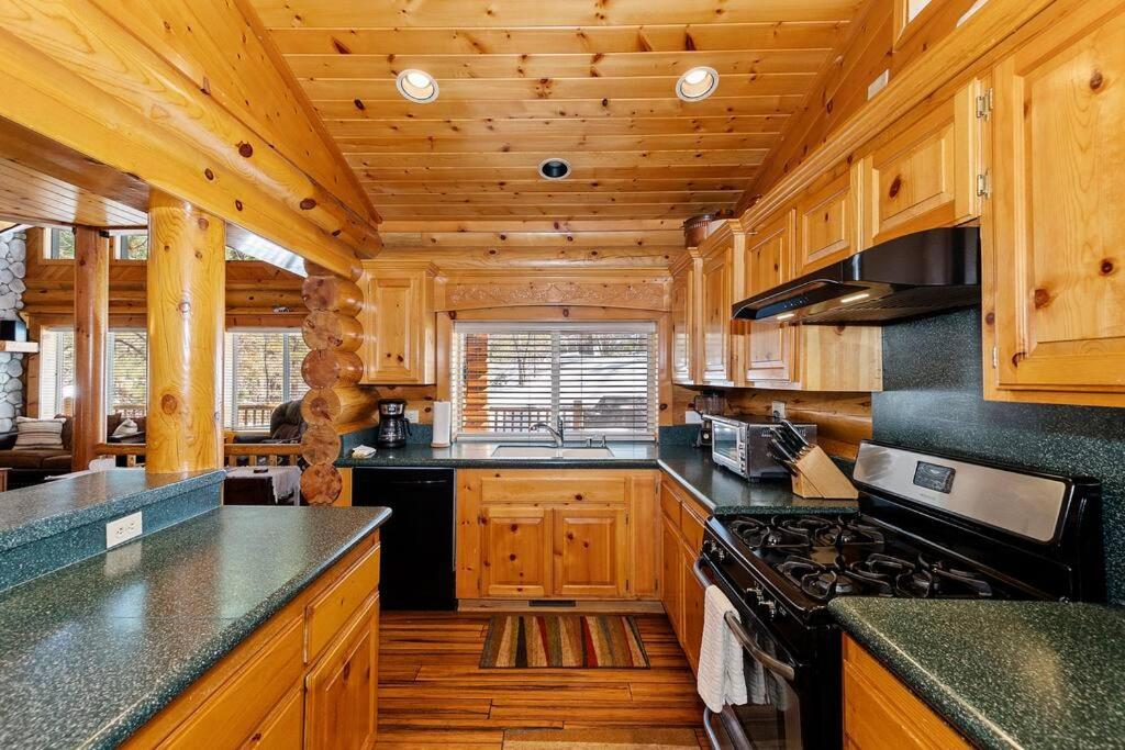 Newly Mountain Bear Chalet Near Snow Summit view 4