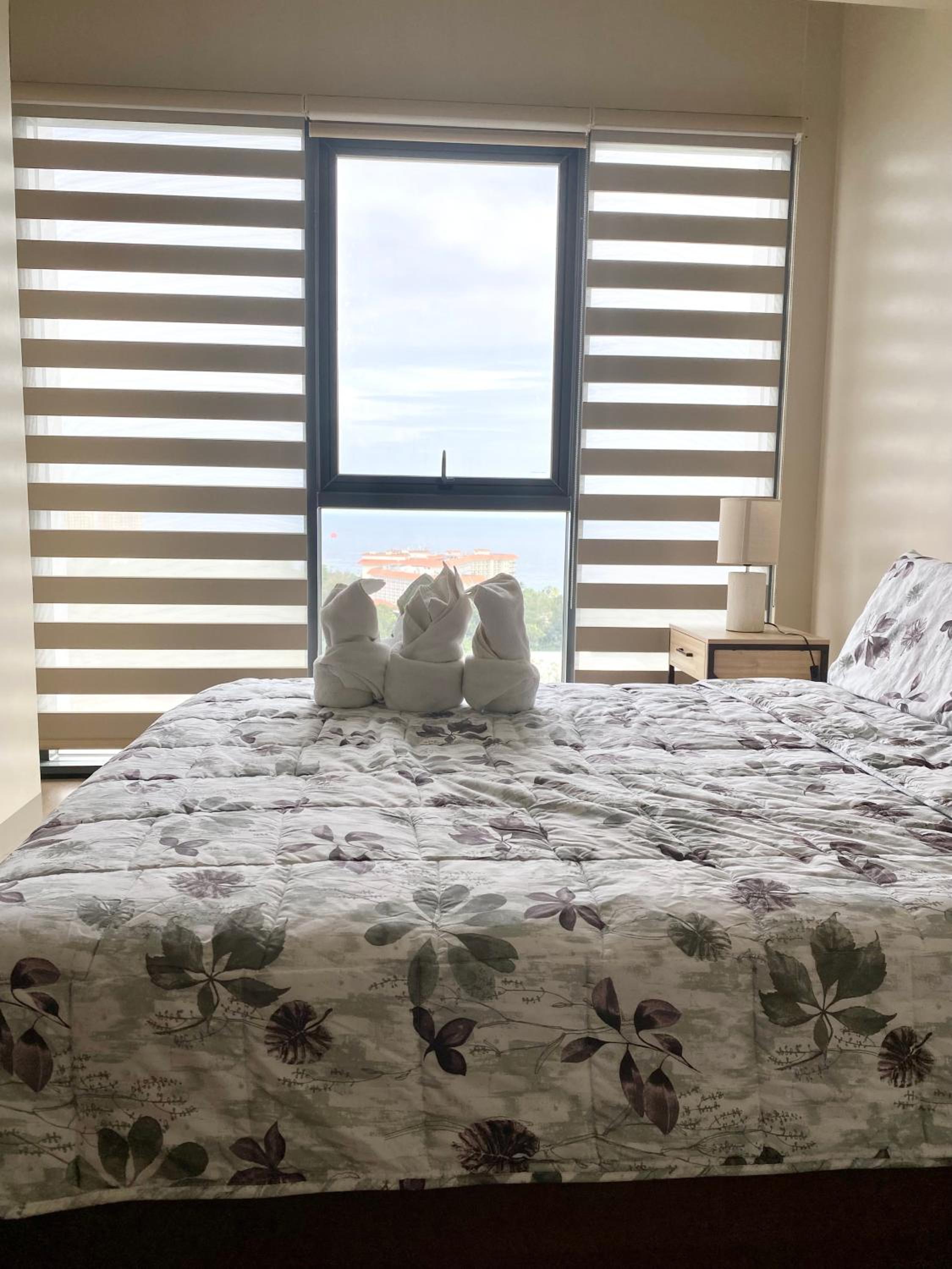 1Bedroom Condo Staycation 10-15mins at Airport view 5