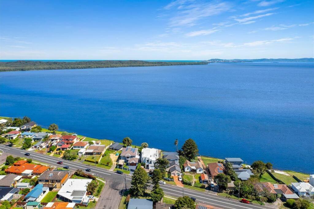 Panoramic Lakefront 6 BDRM Villa