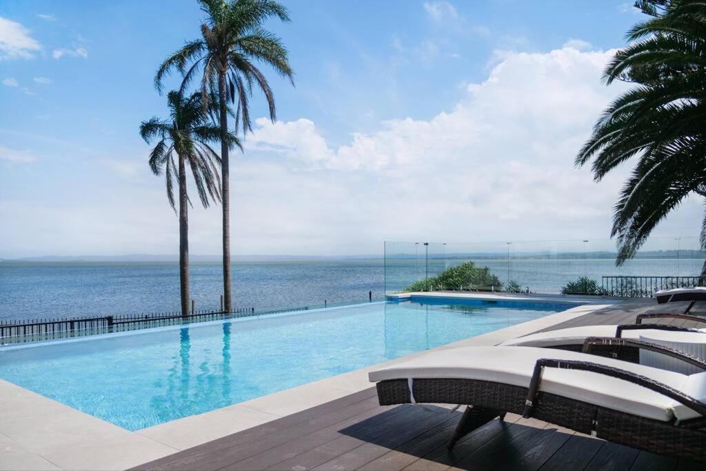 Panoramic Lakefront 6 BDRM Villa