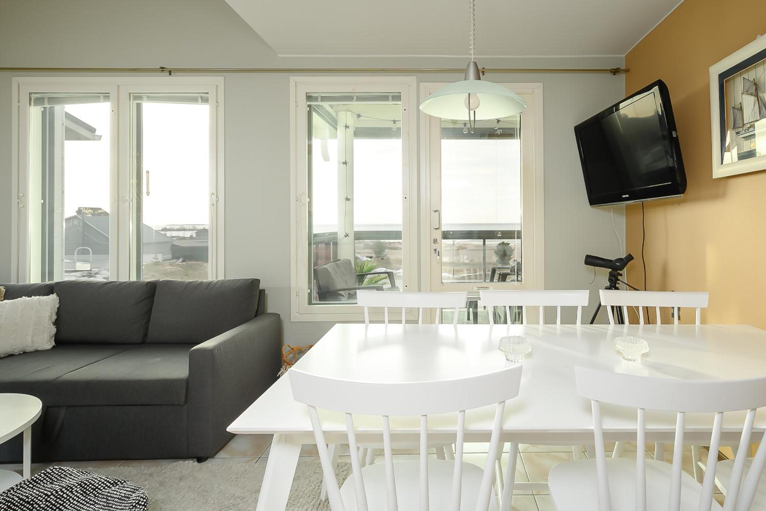 SeaStar 215 by Hiekka Booking