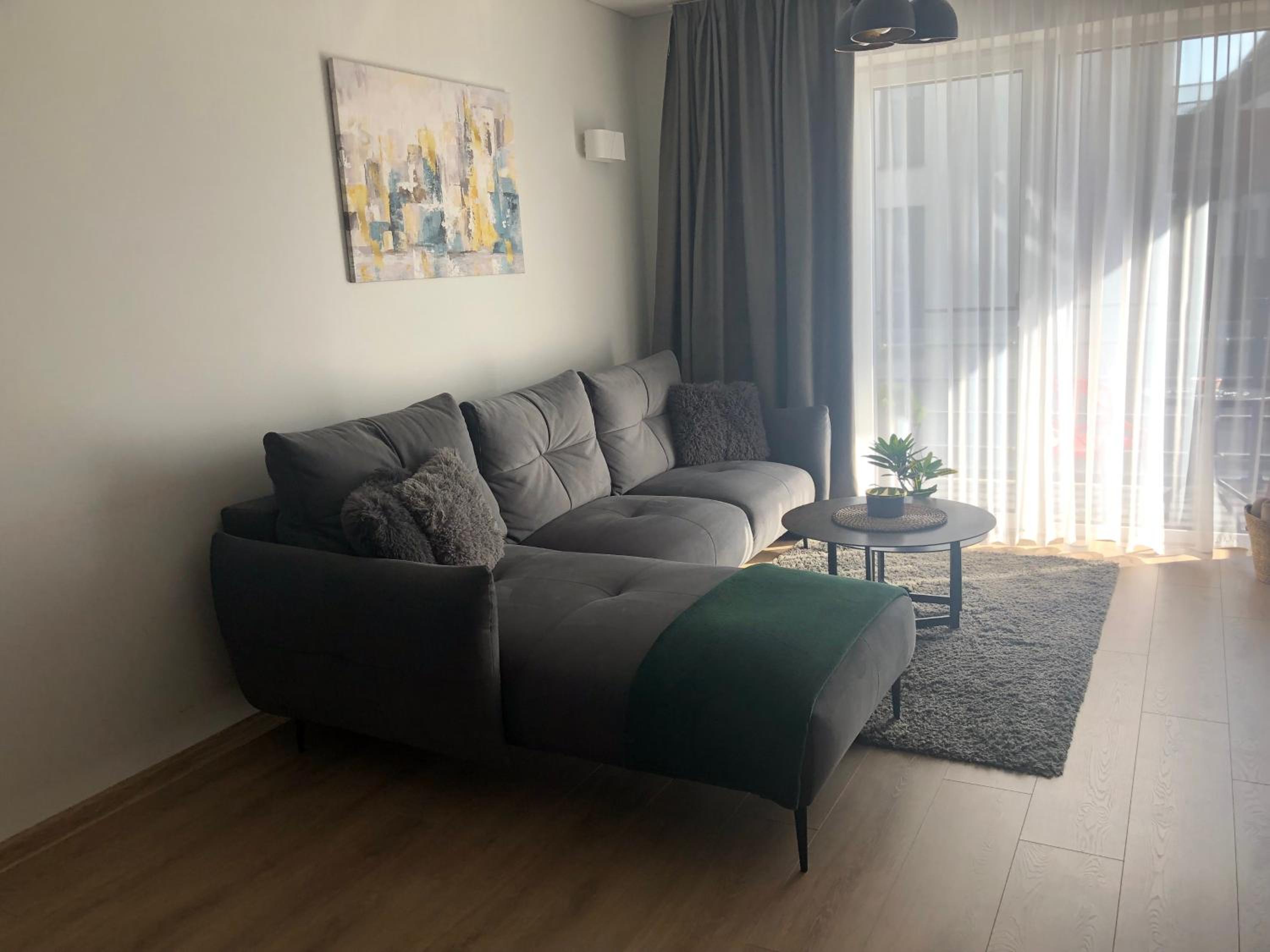 Cosy 1 bedroom apartment in the heart of old town with parking view 3
