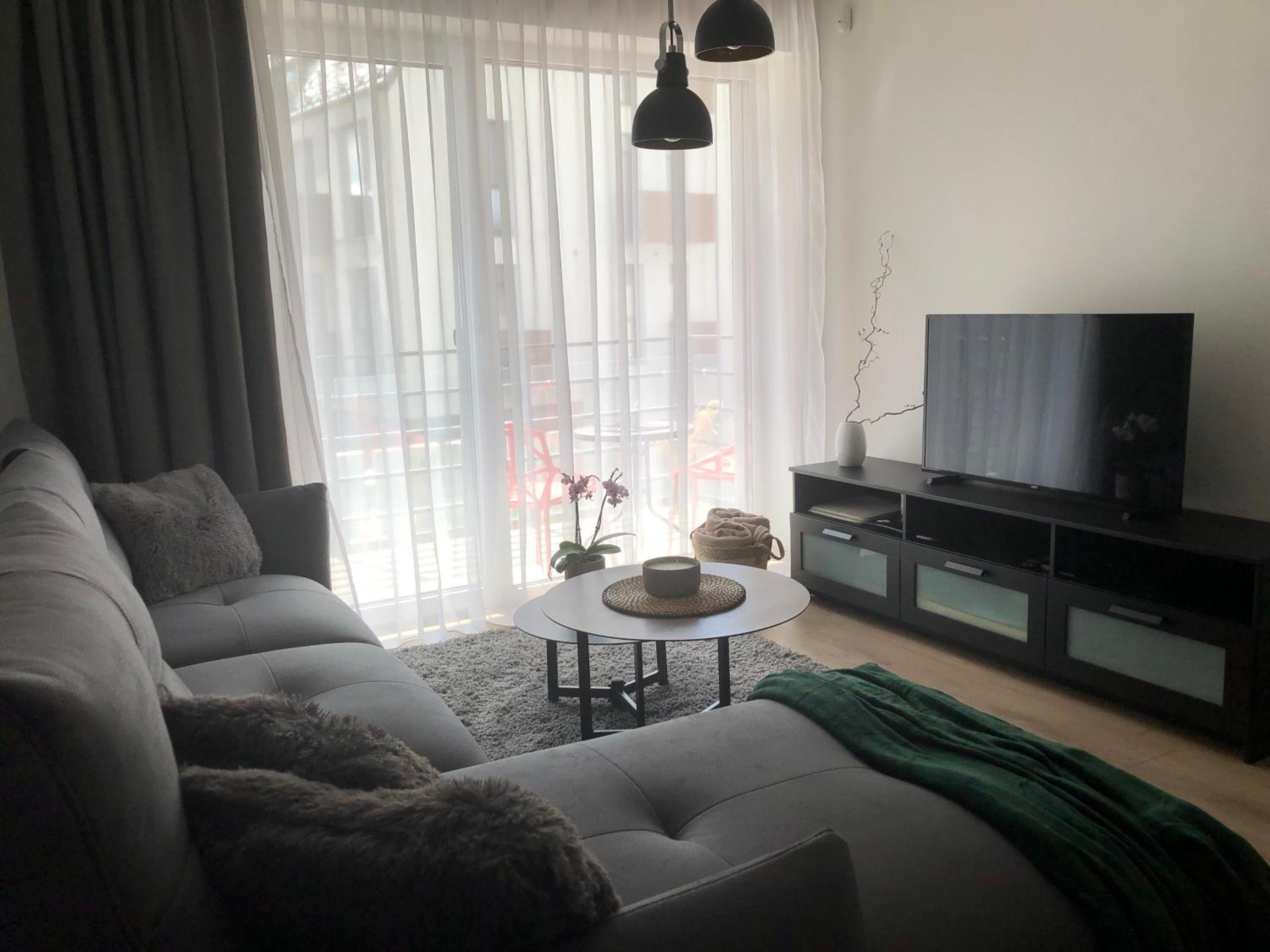 Cosy 1 bedroom apartment in the heart of old town with parking view 2