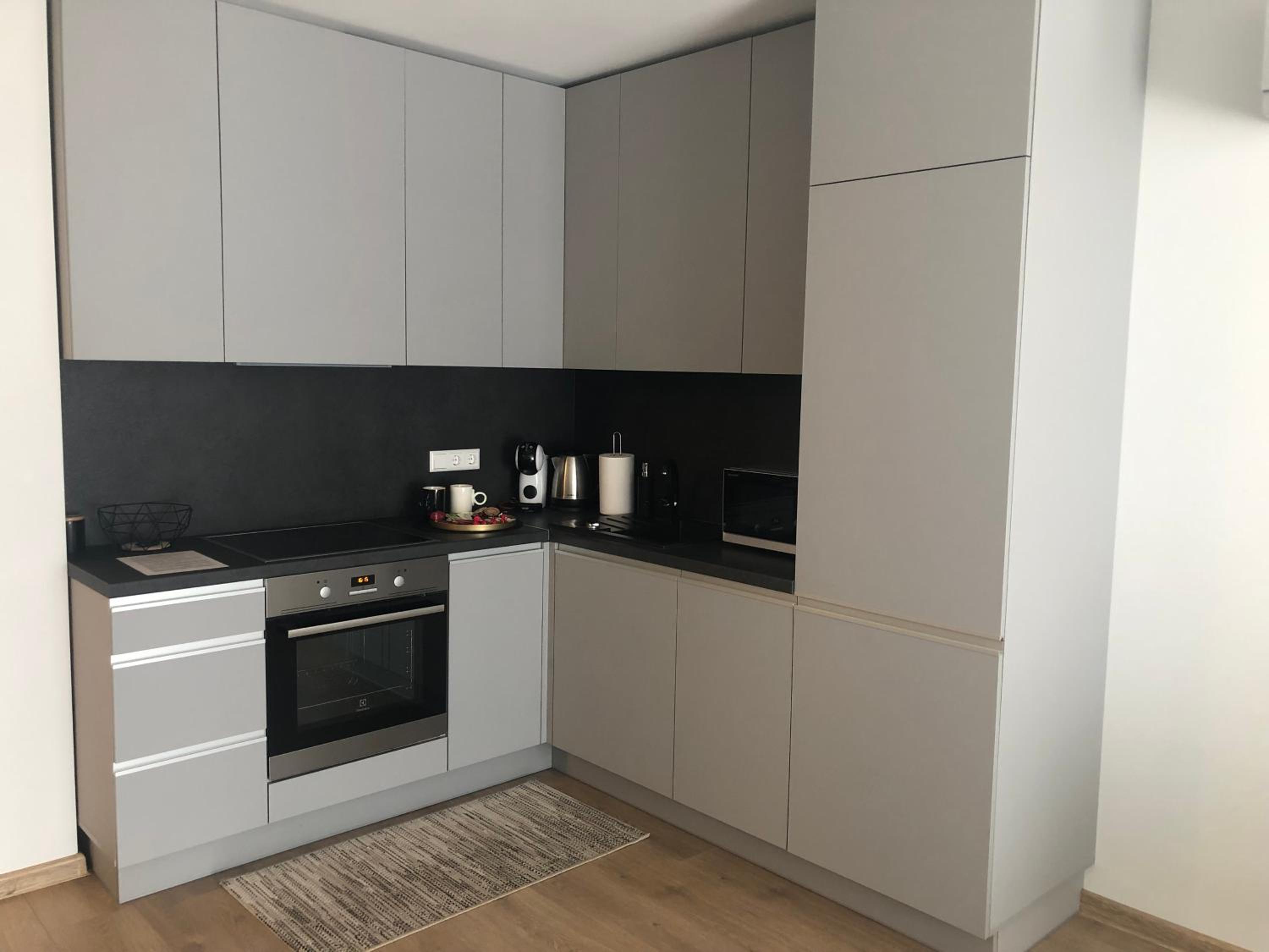 Cosy 1 bedroom apartment in the heart of old town with parking view 4
