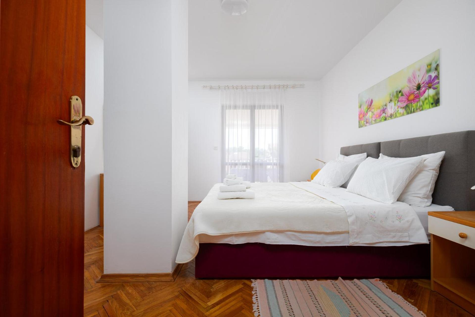 Apartment Ana with Terrace & Pet-friendly view 3