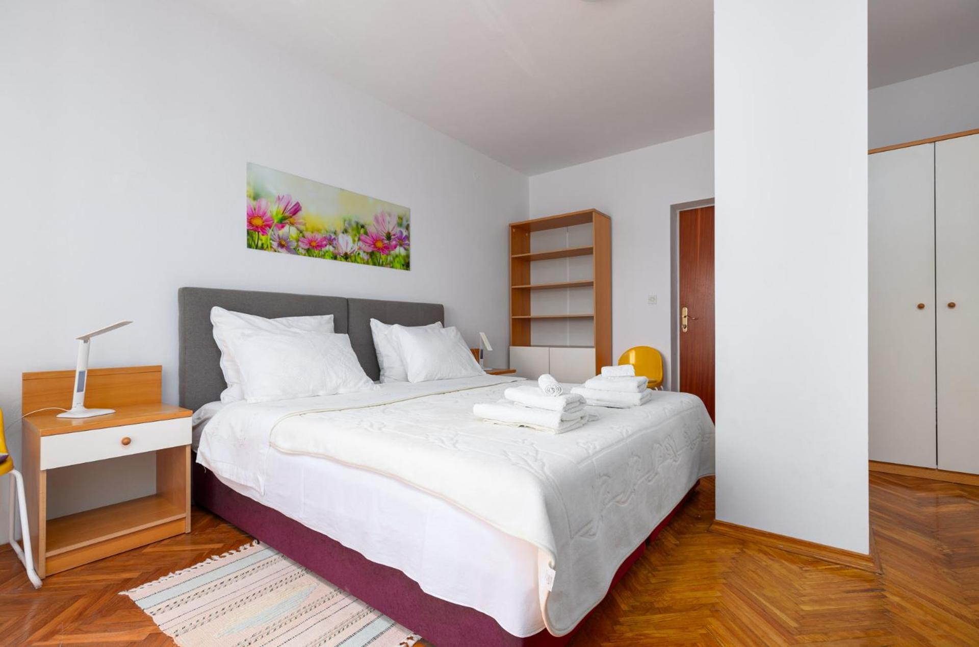 Apartment Ana with Terrace & Pet-friendly view 5