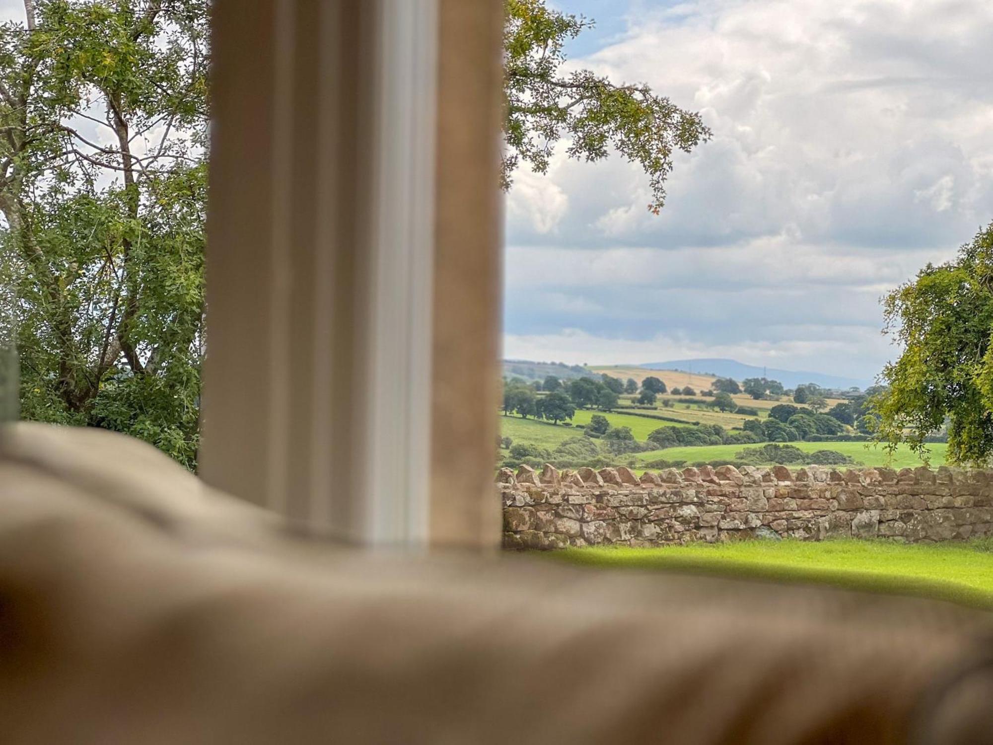 High House Cottage, Southwaite in a rural setting with garden, BBQ & hot tub