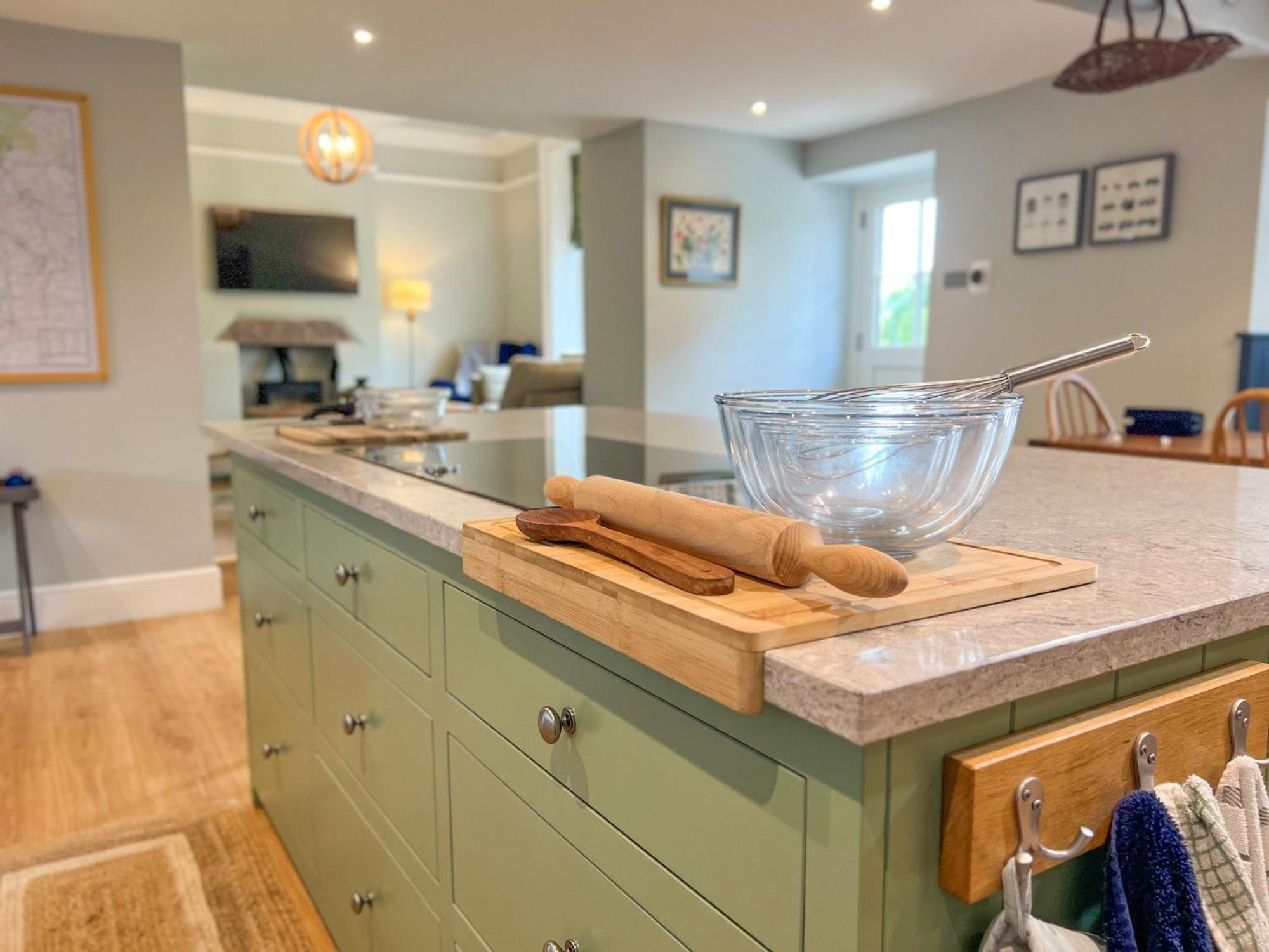 High House Cottage, Southwaite in a rural setting with garden, BBQ & hot tub