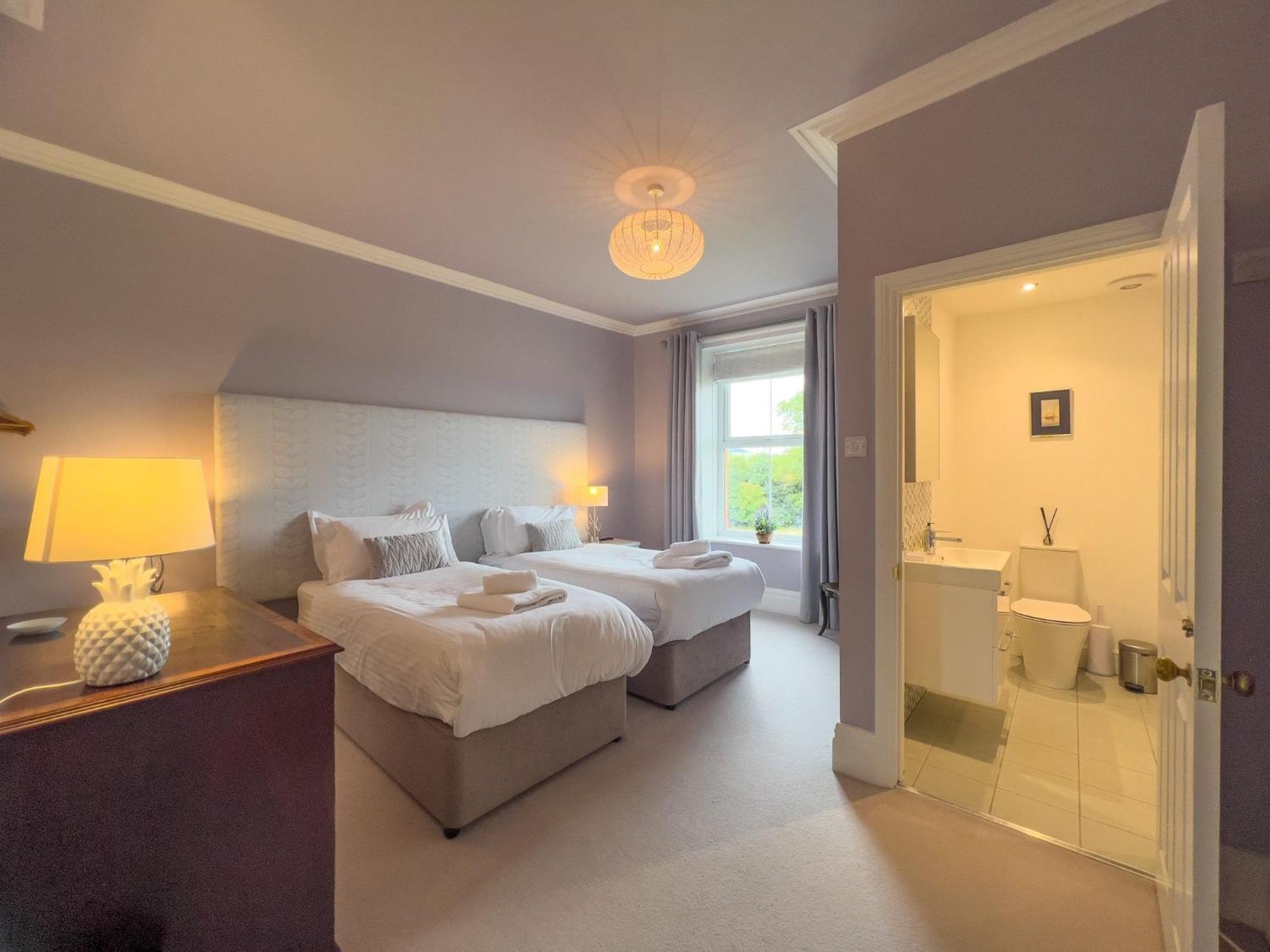 High House Cottage, Southwaite in a rural setting with garden, BBQ & hot tub