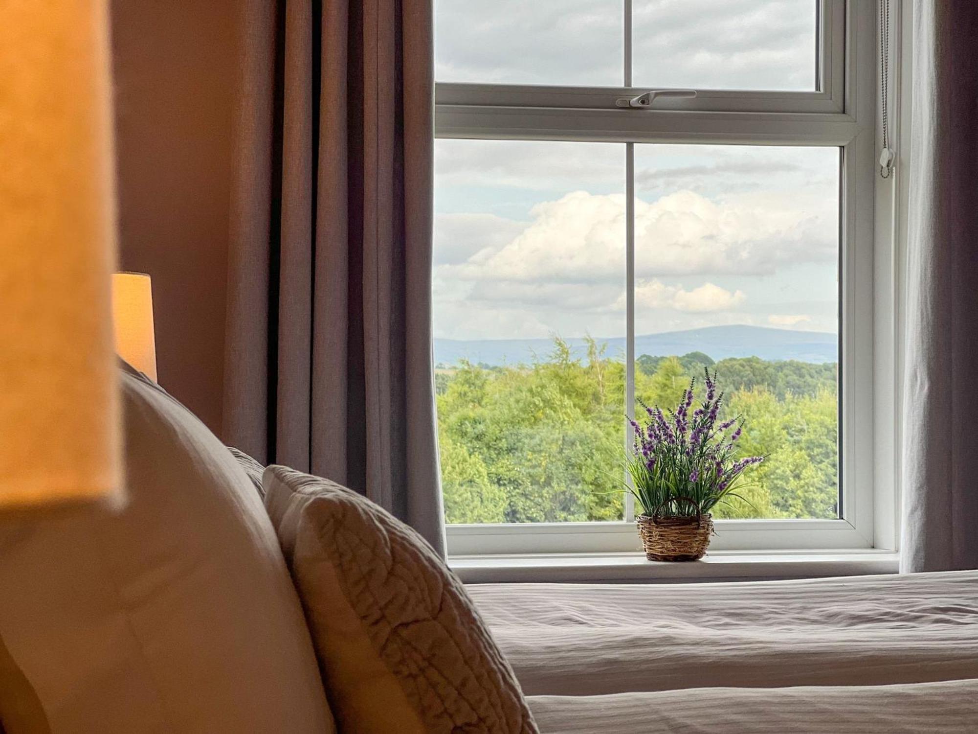 High House Cottage, Southwaite in a rural setting with garden, BBQ & hot tub