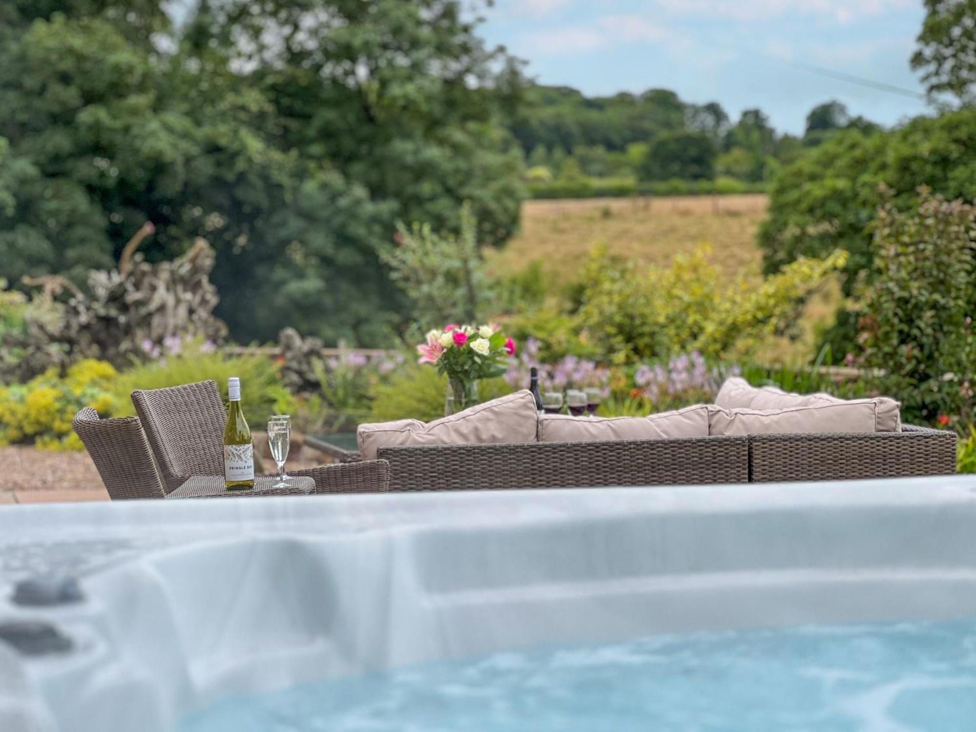 High House Cottage, Southwaite in a rural setting with garden, BBQ & hot tub