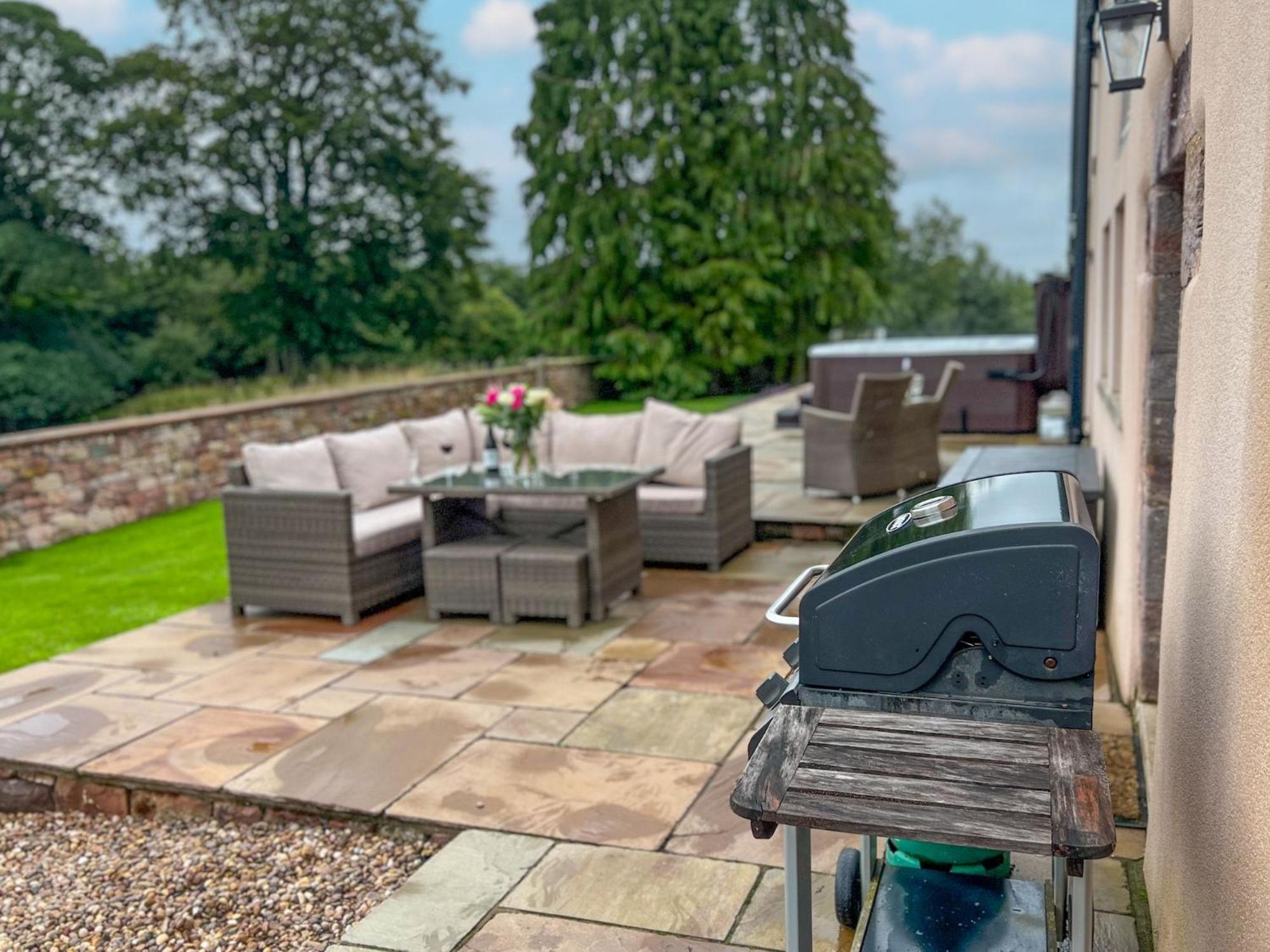 High House Cottage, Southwaite in a rural setting with garden, BBQ & hot tub