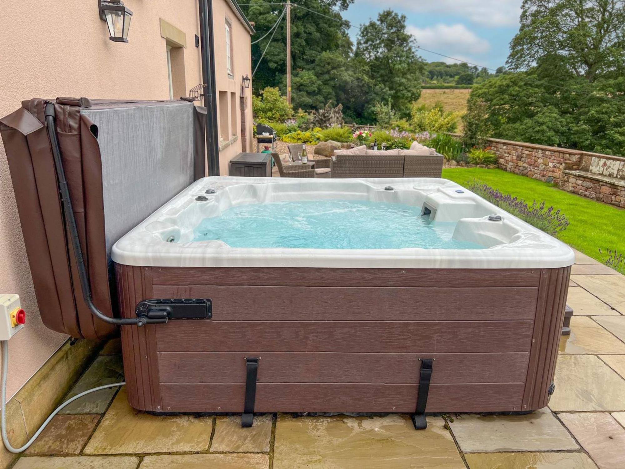High House Cottage, Southwaite in a rural setting with garden, BBQ & hot tub