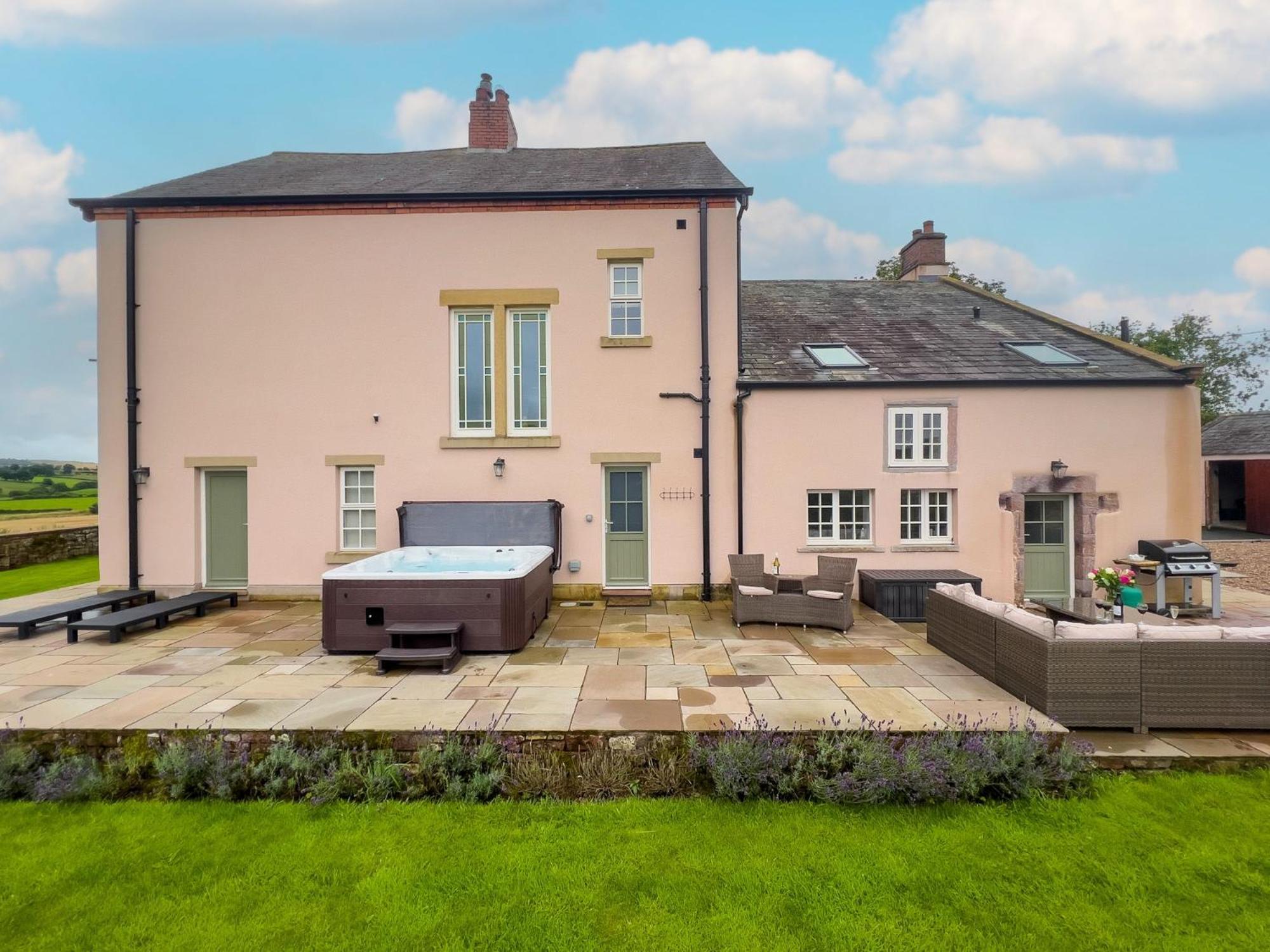 High House Cottage, Southwaite in a rural setting with garden, BBQ & hot tub