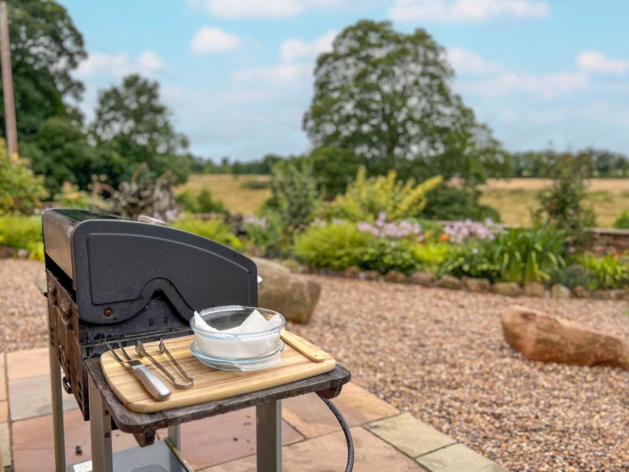 High House Cottage, Southwaite in a rural setting with garden, BBQ & hot tub
