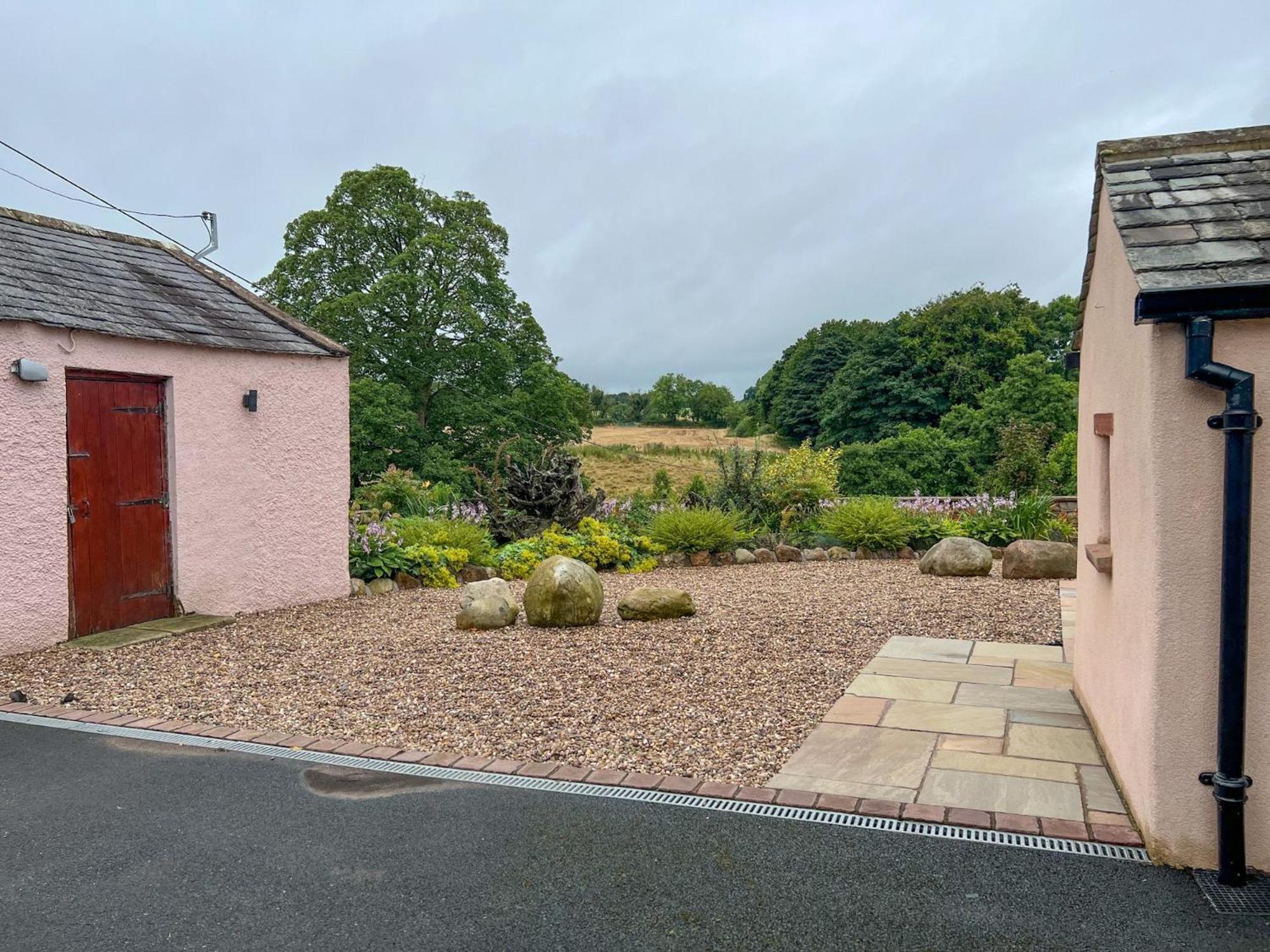 High House Cottage, Southwaite in a rural setting with garden, BBQ & hot tub