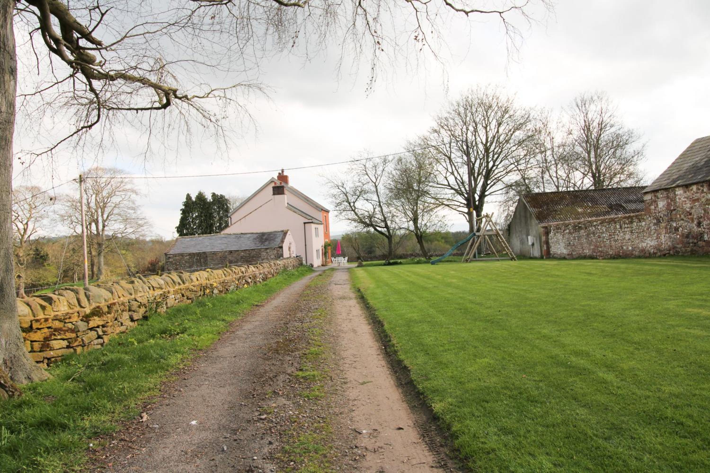 High House Cottage, Southwaite in a rural setting with garden, BBQ & hot tub