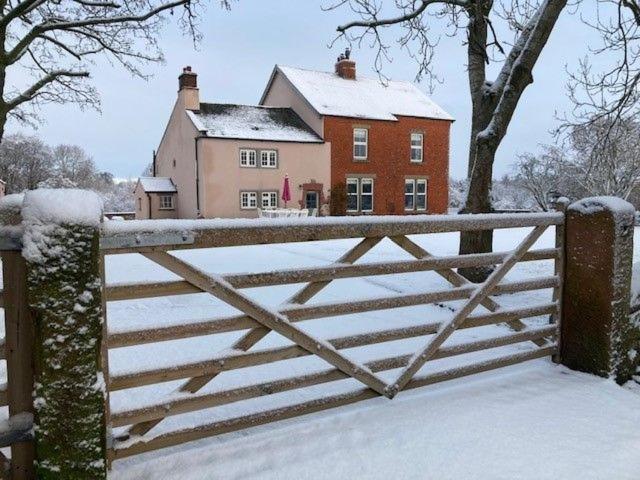 High House Cottage, Southwaite in a rural setting with garden, BBQ & hot tub