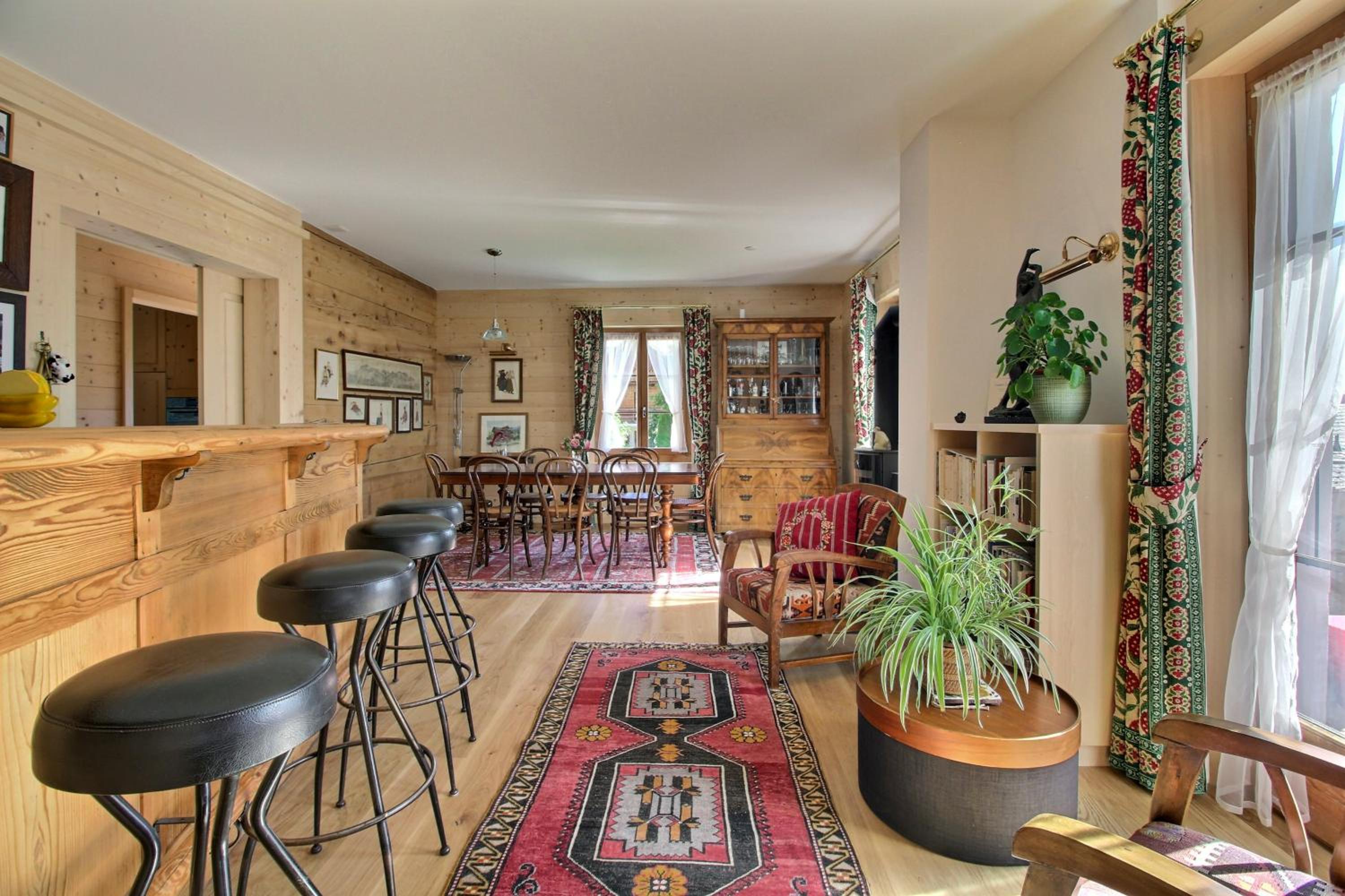 Four story family Chalet Eden