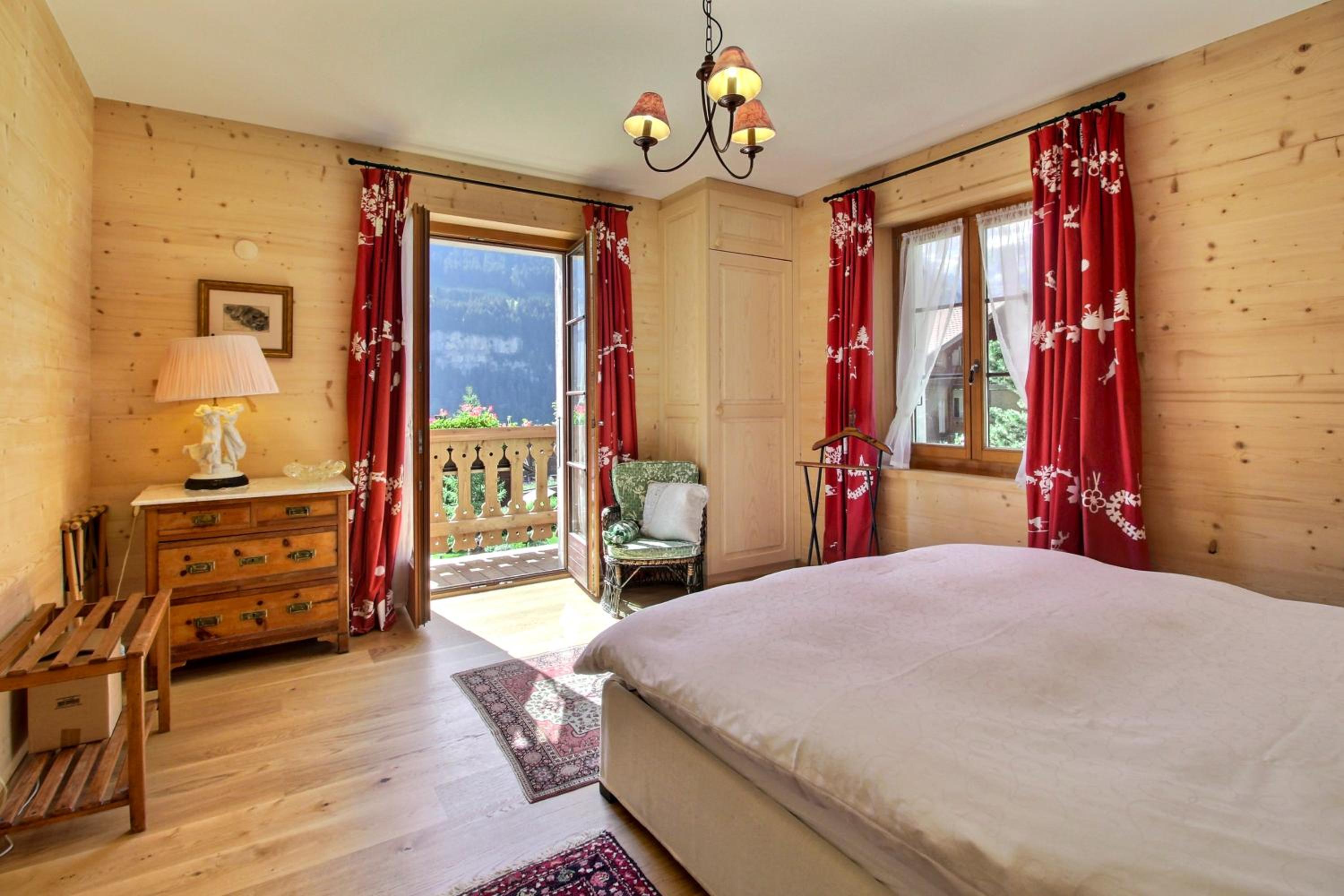 Four story family Chalet Eden
