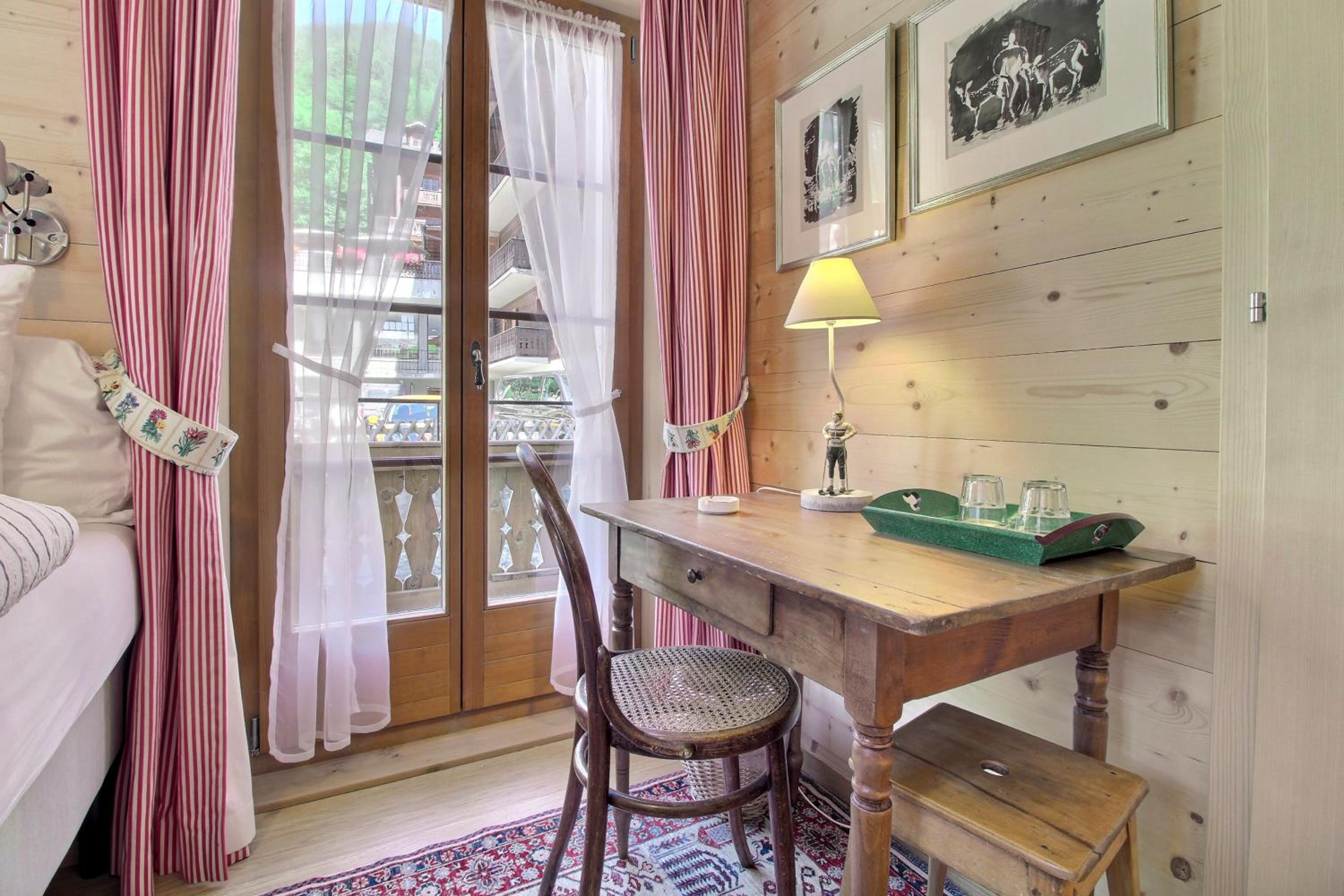 Four story family Chalet Eden