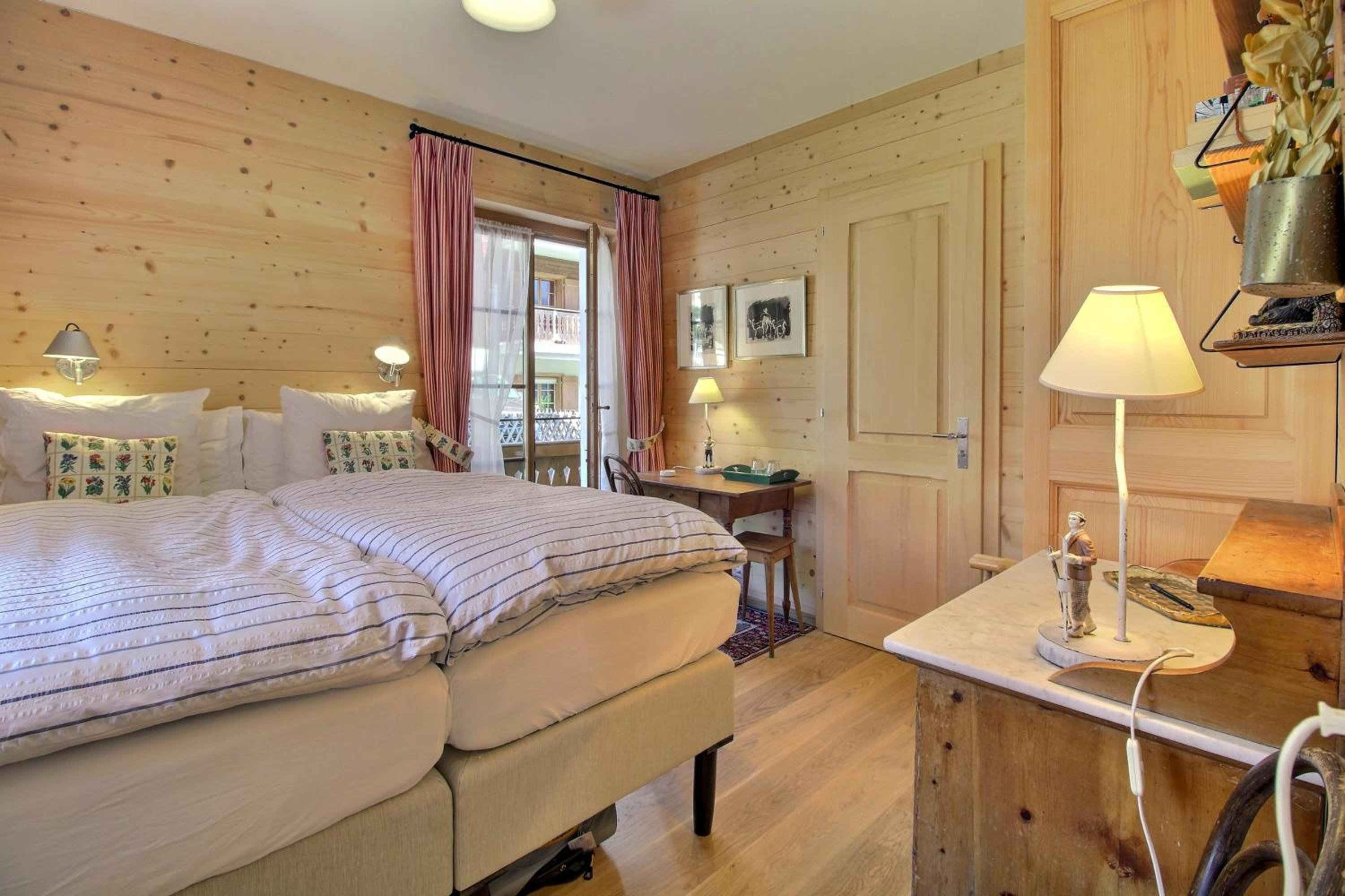 Four story family Chalet Eden