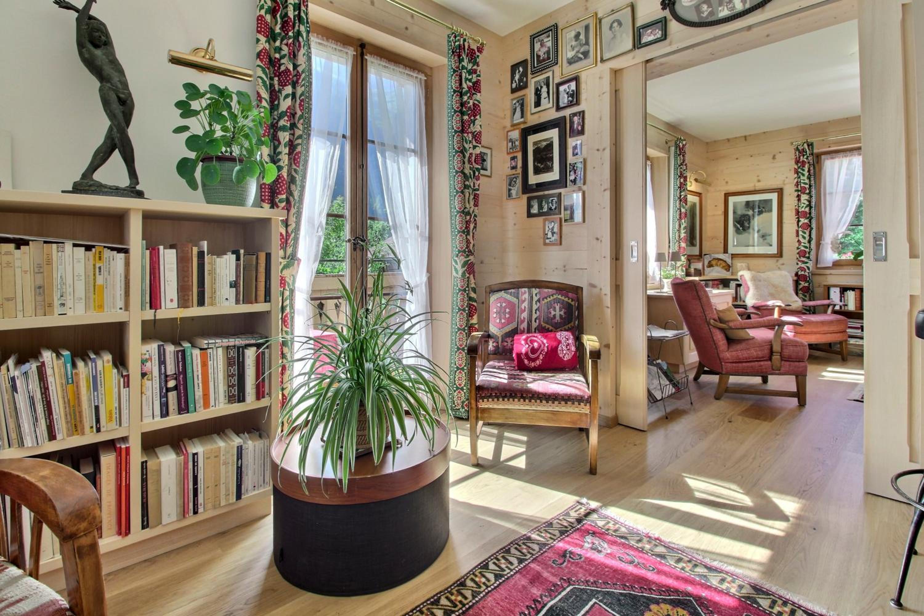 Four story family Chalet Eden
