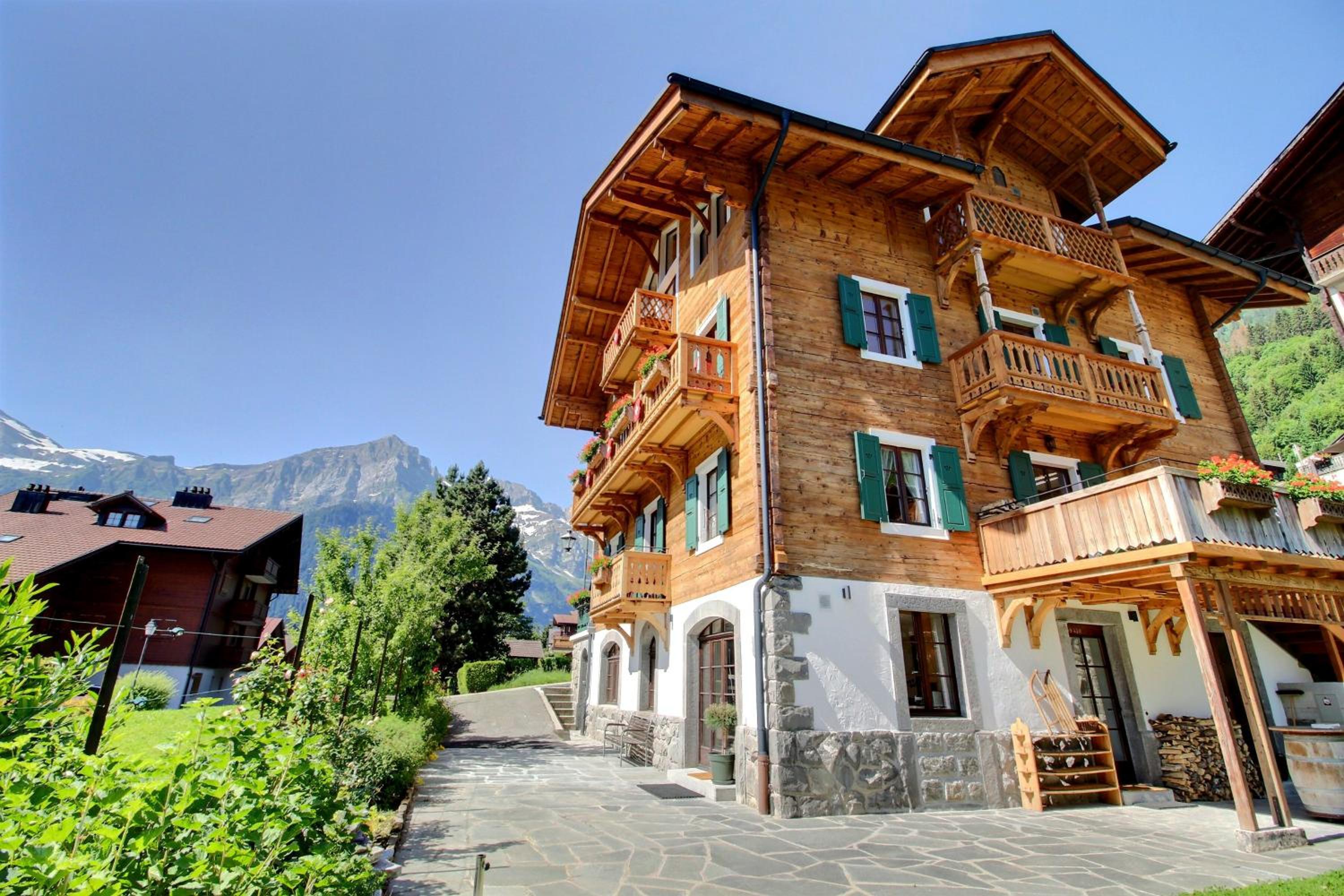 Four story family Chalet Eden