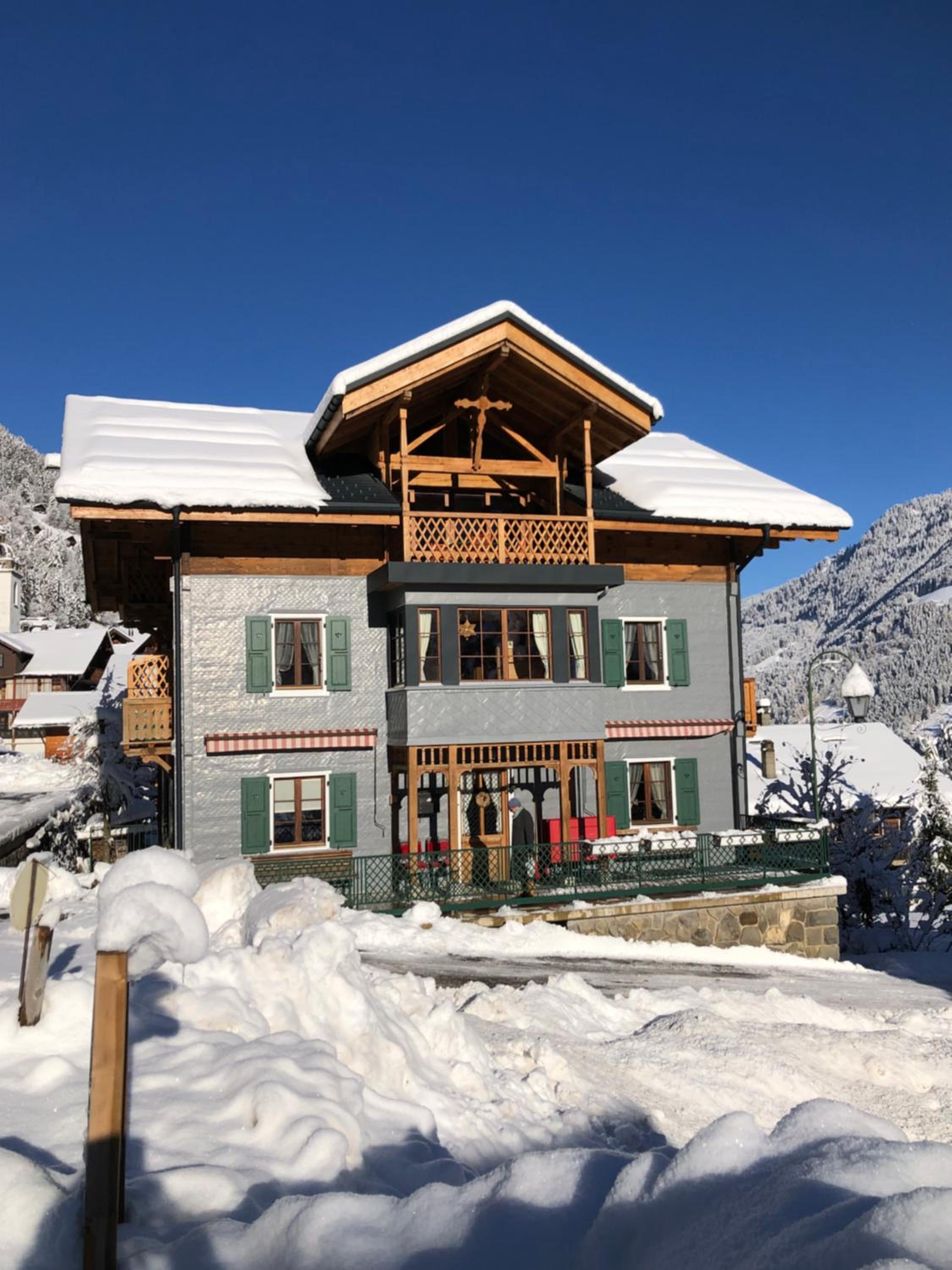 Four story family Chalet Eden