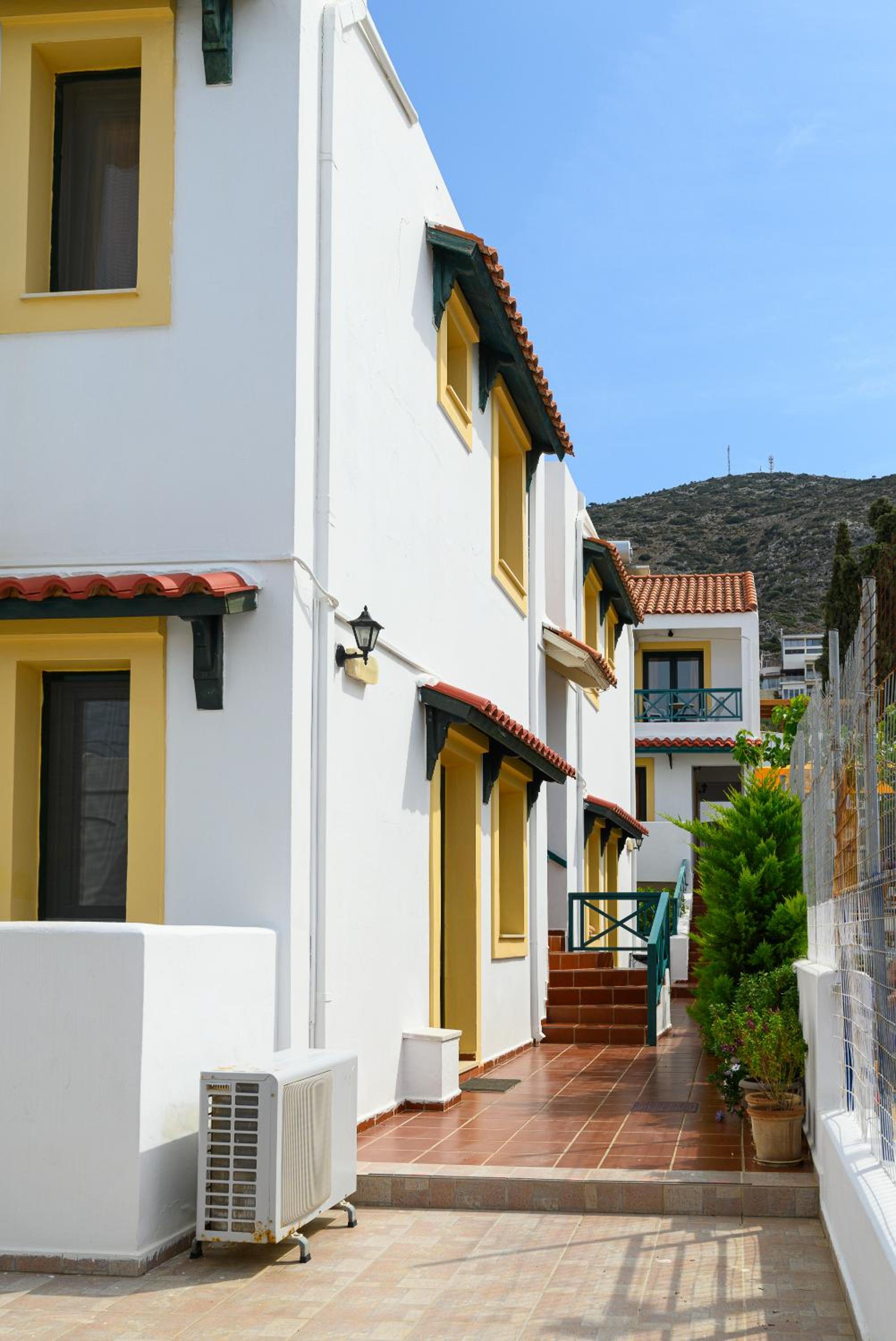 Elen-Mari view 5