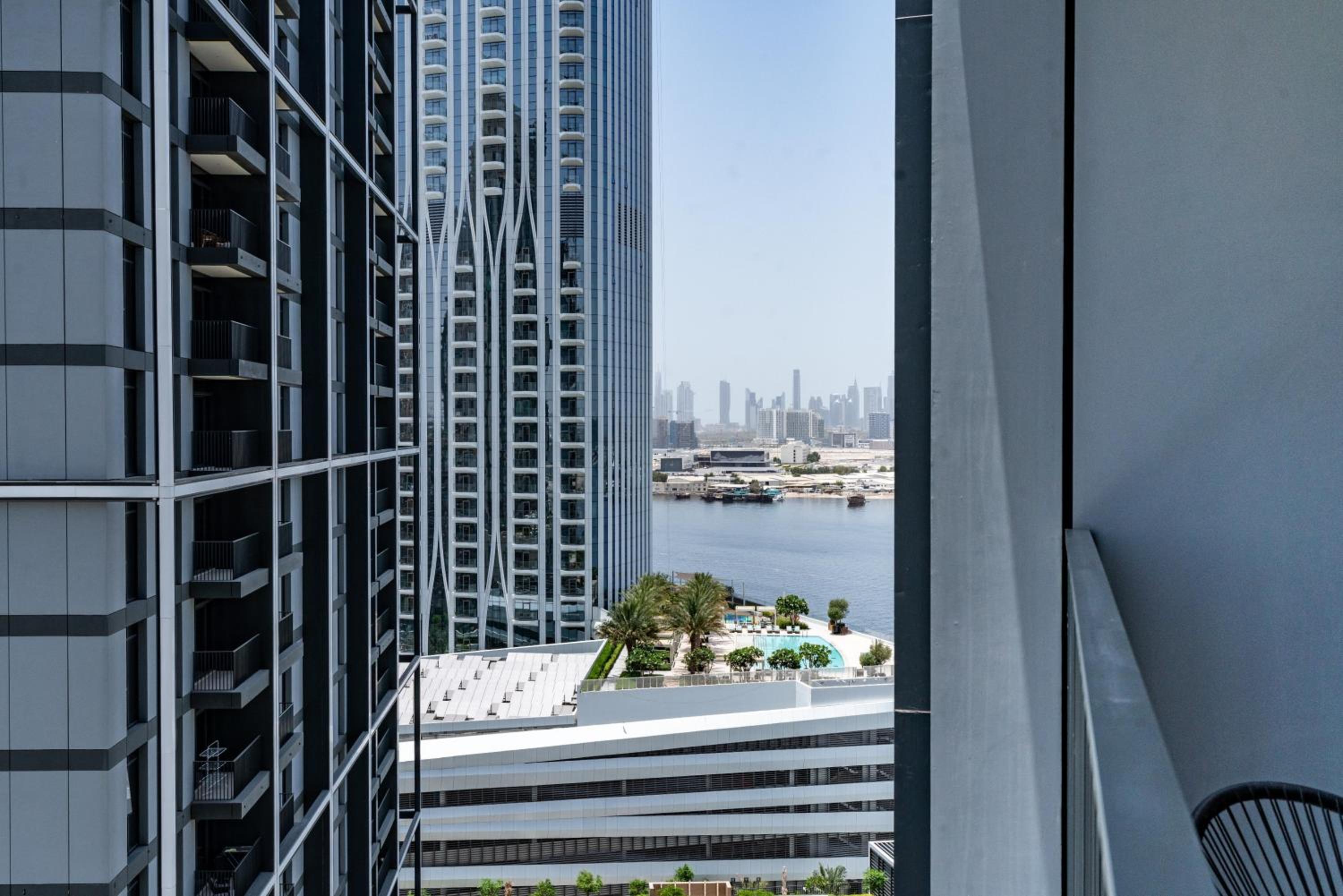 GLOBALSTAY Creek Edge Tower Elegant Apartments