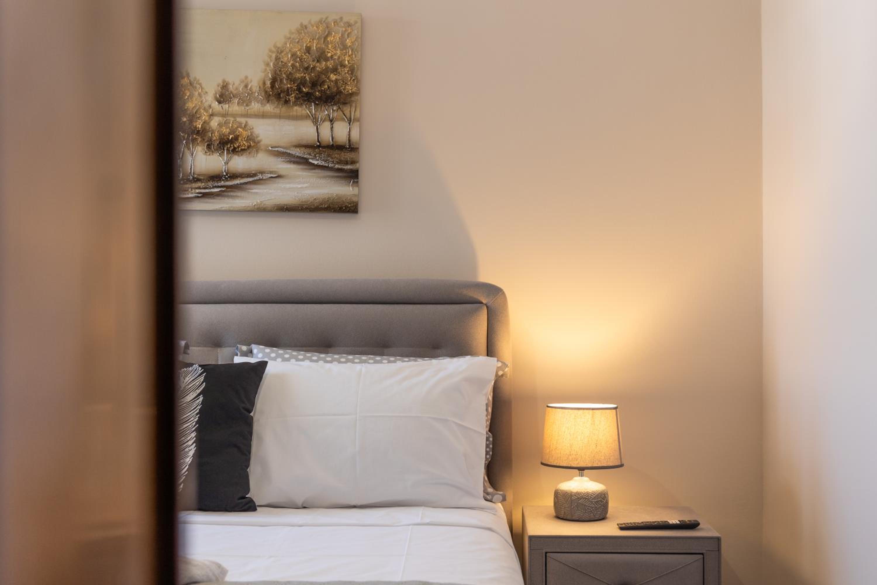 White Edge Residence photo 3