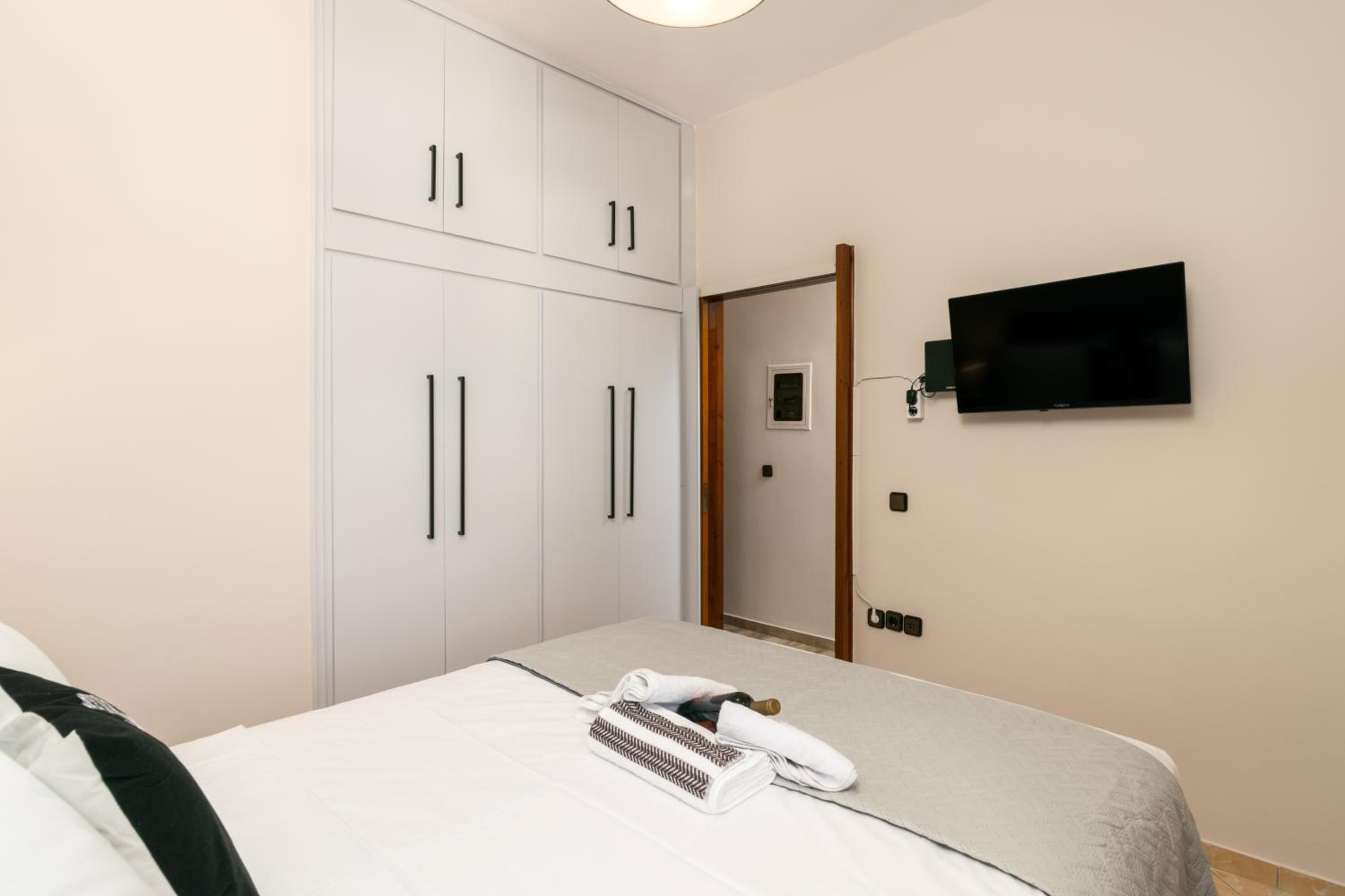 White Edge Residence photo 4