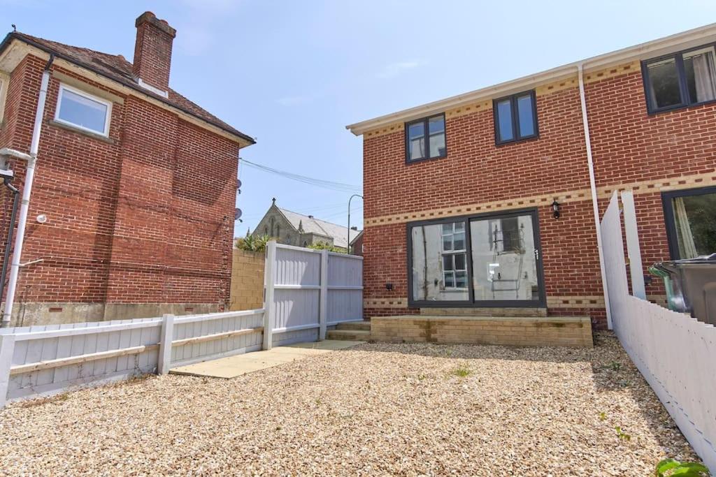 *Malt House* a Cosy Family Seaside Hideaway view 5