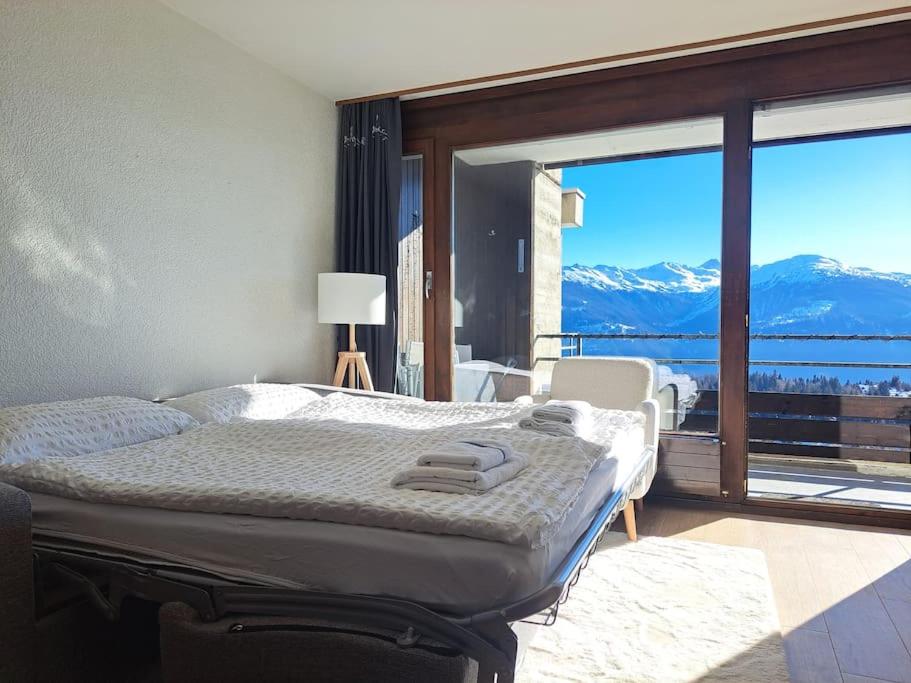 Ace Location with Pool & Sauna
