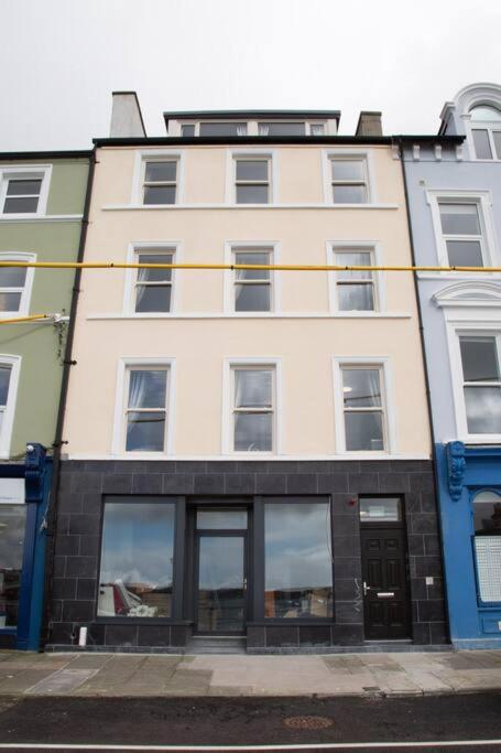 Unit 6 Penthouse Apartment With Harbour & Island Views