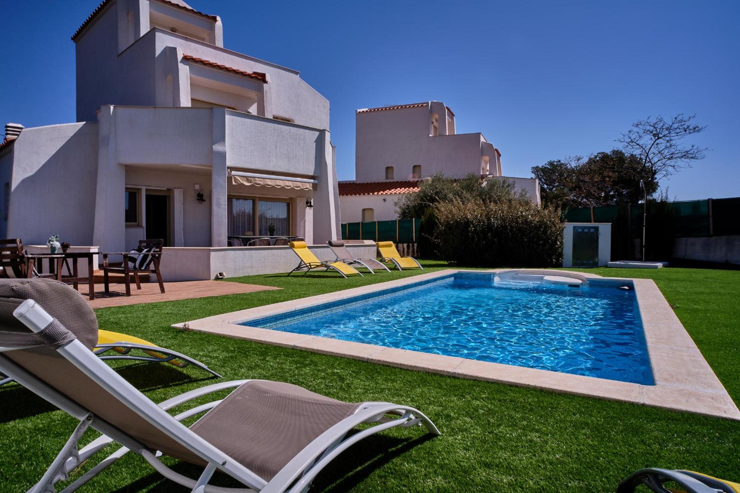 Villa Almadrava