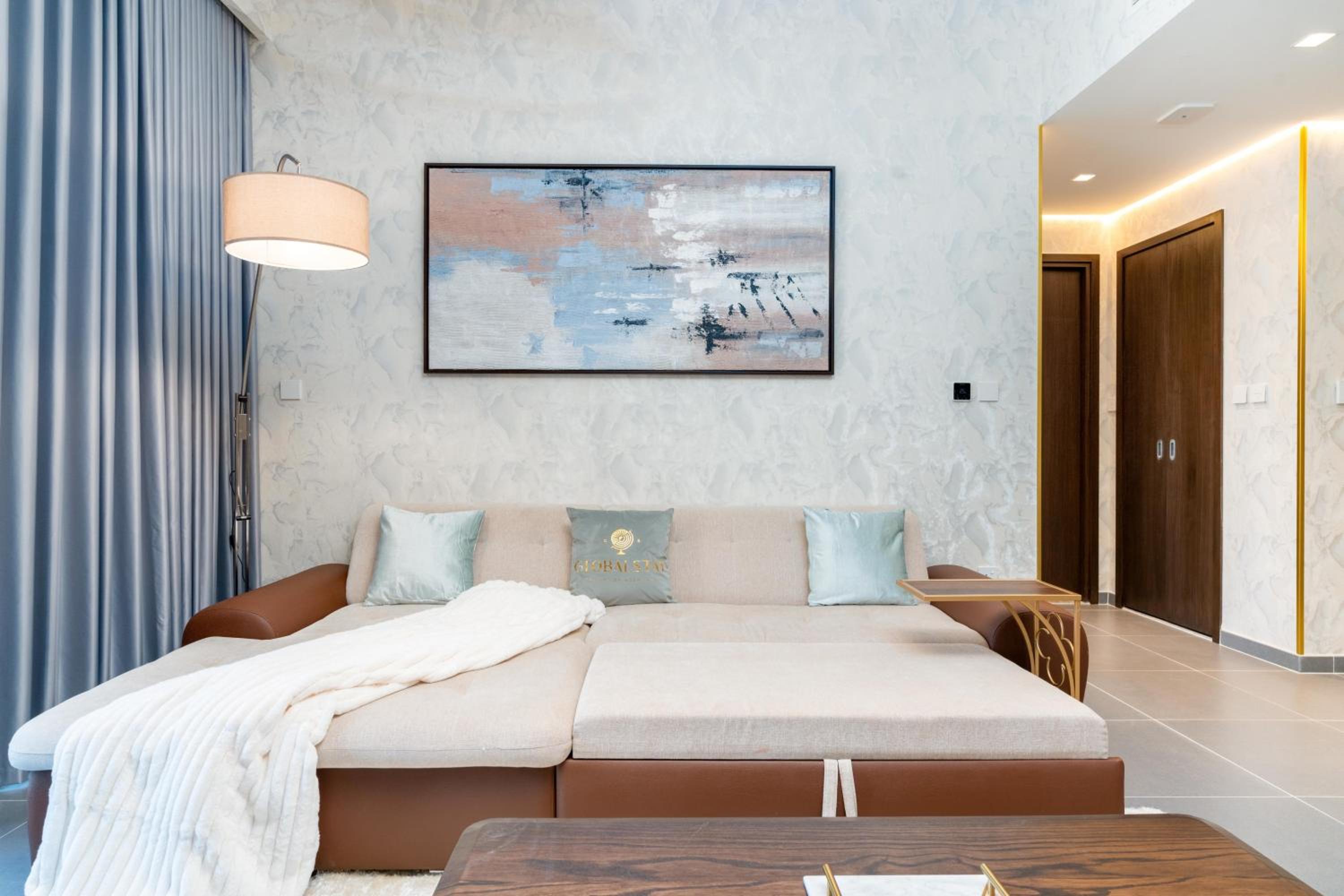 GLOBALSTAY Creek Edge Tower Elegant Apartments