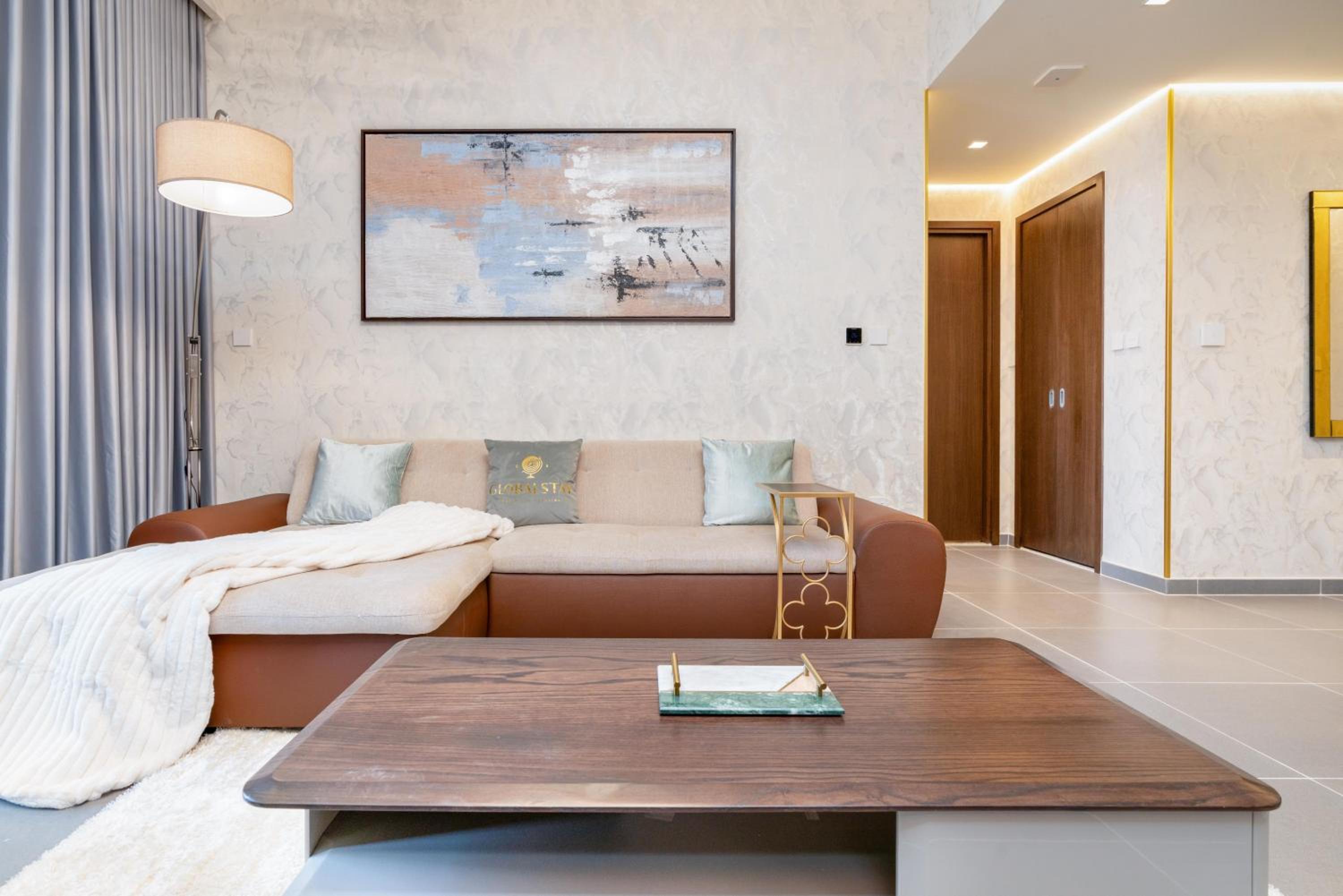 GLOBALSTAY Creek Edge Tower Elegant Apartments