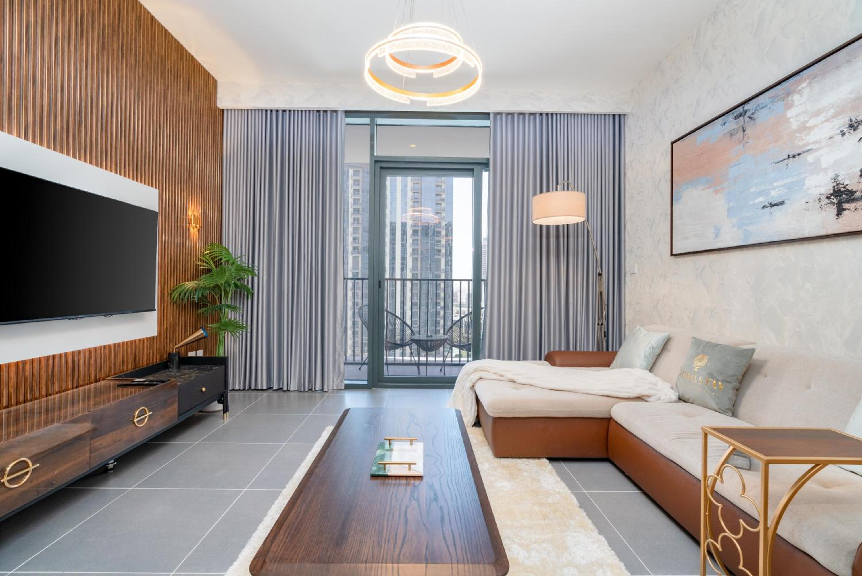 GLOBALSTAY Creek Edge Tower Elegant Apartments