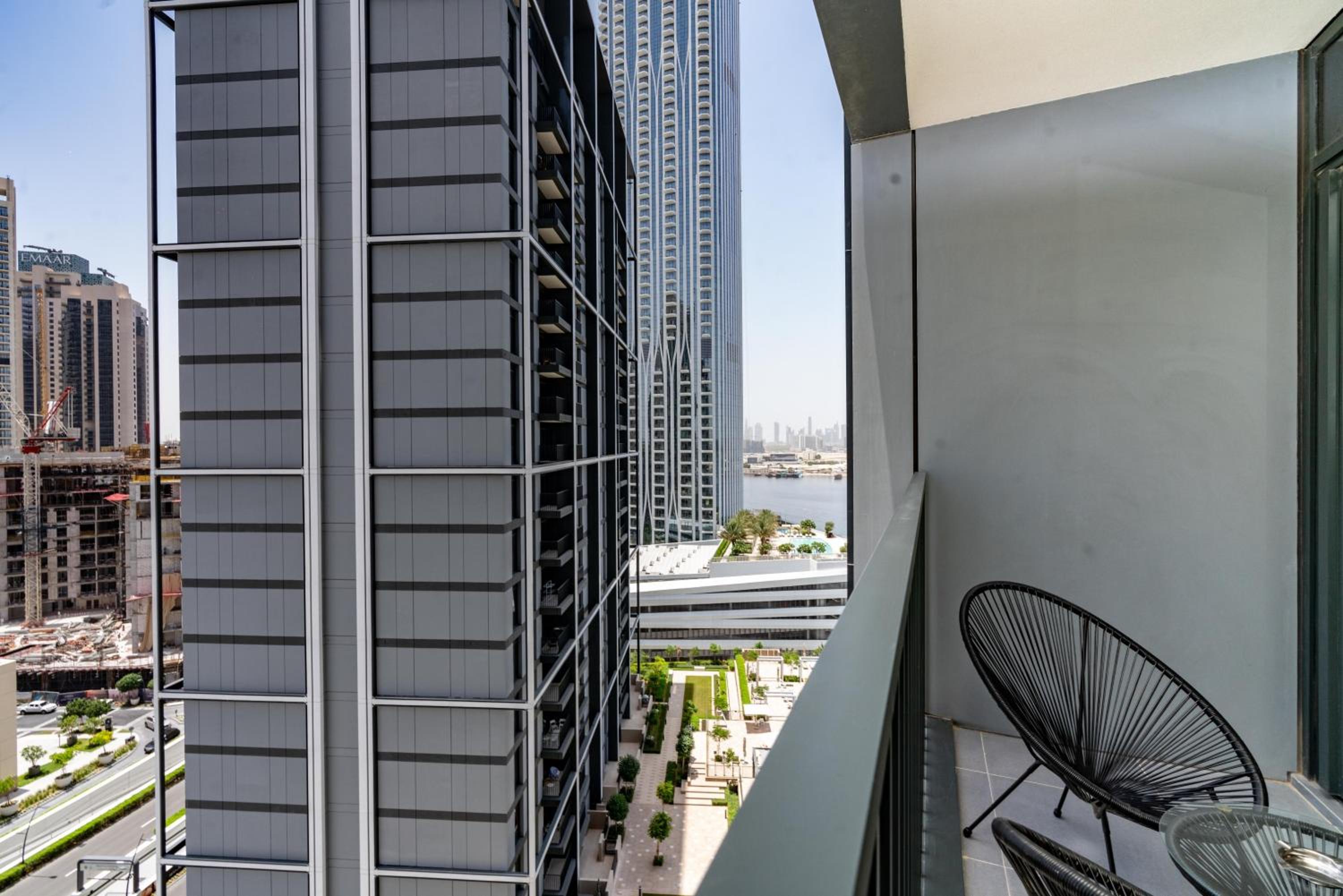 GLOBALSTAY Creek Edge Tower Elegant Apartments